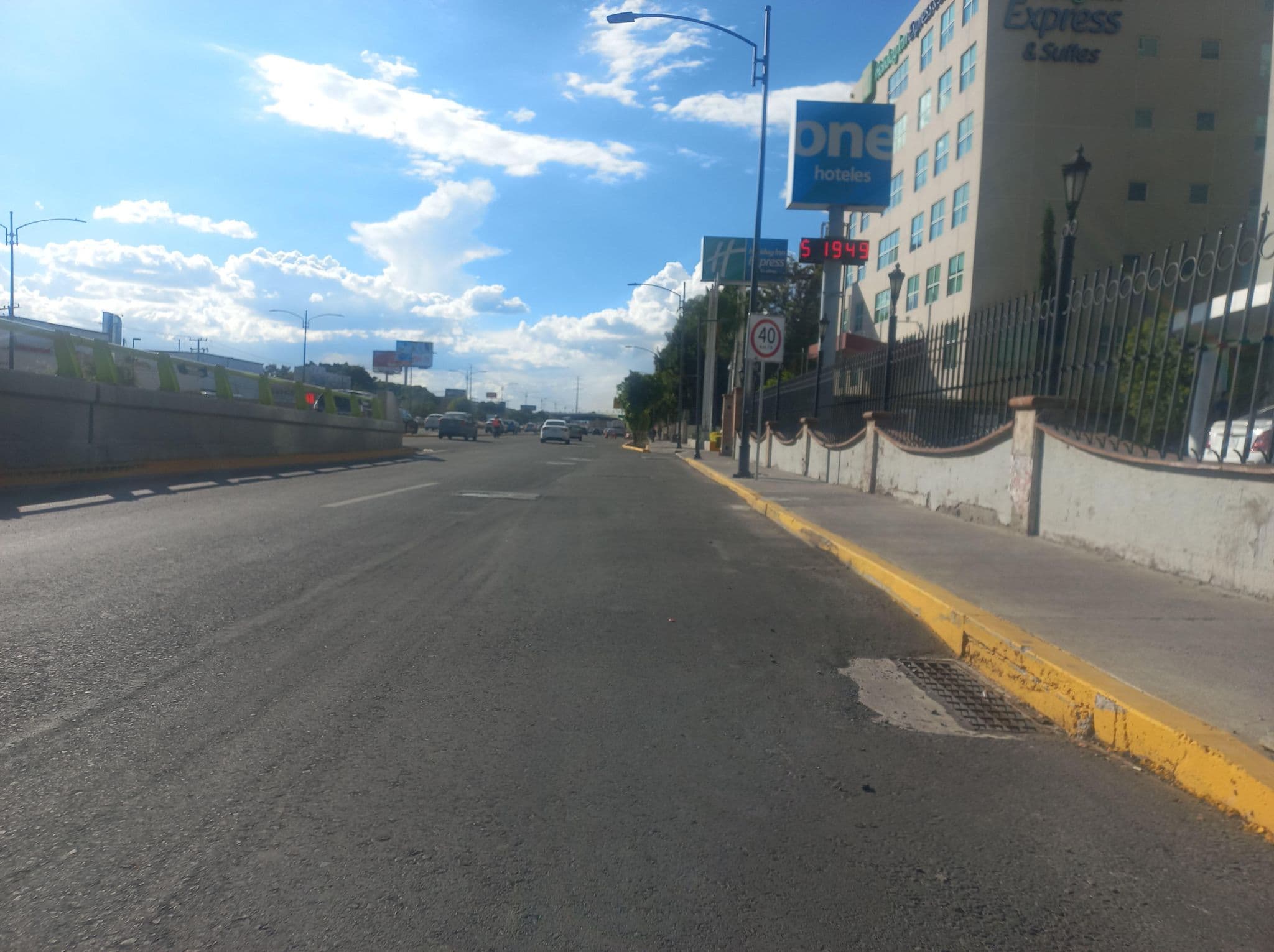 Street view near One, Santiago de Querétaro — © pedaleanda (CC BY-SA · Mapillary)