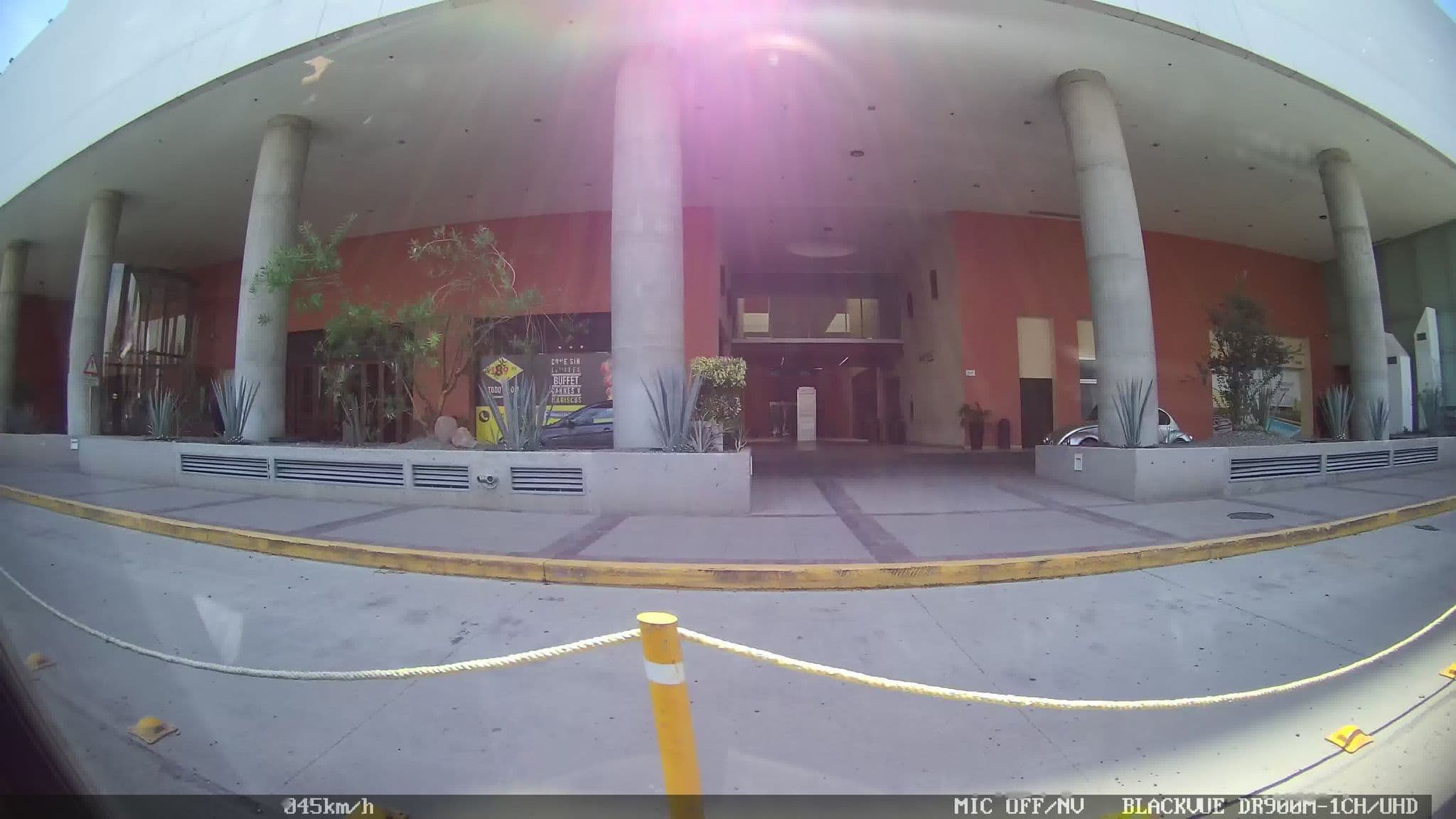 Street view near Marriott Courtyard Poliforum, León de los Aldama — © kaart_3 (CC BY-SA · Mapillary)