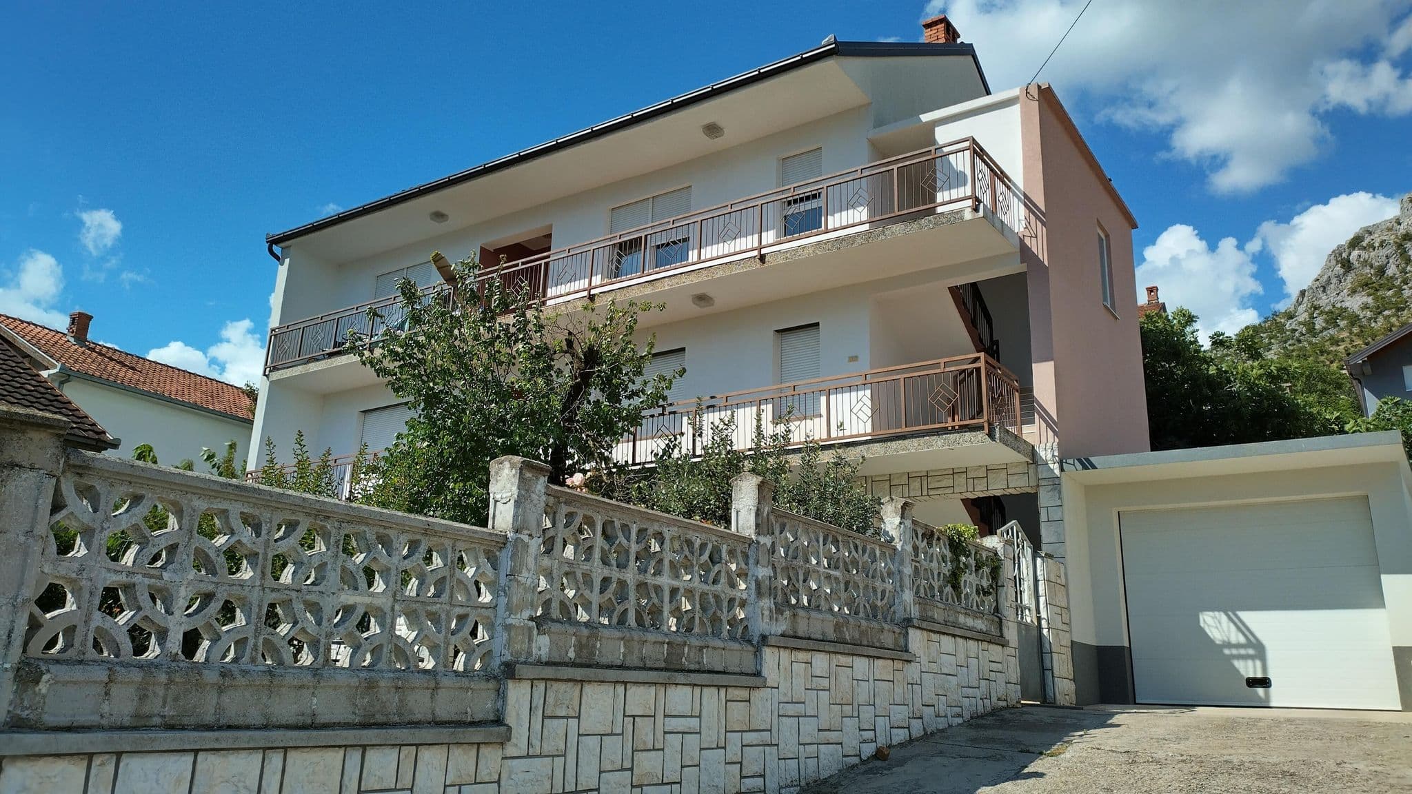 Street view near Apartman Dalila, Mostar