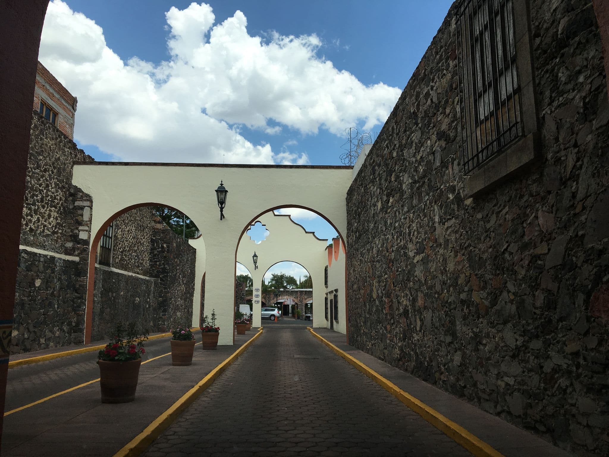 Street view near Mision Grand Juriquilla, Juriquilla — © ccossio (CC BY-SA · Mapillary)