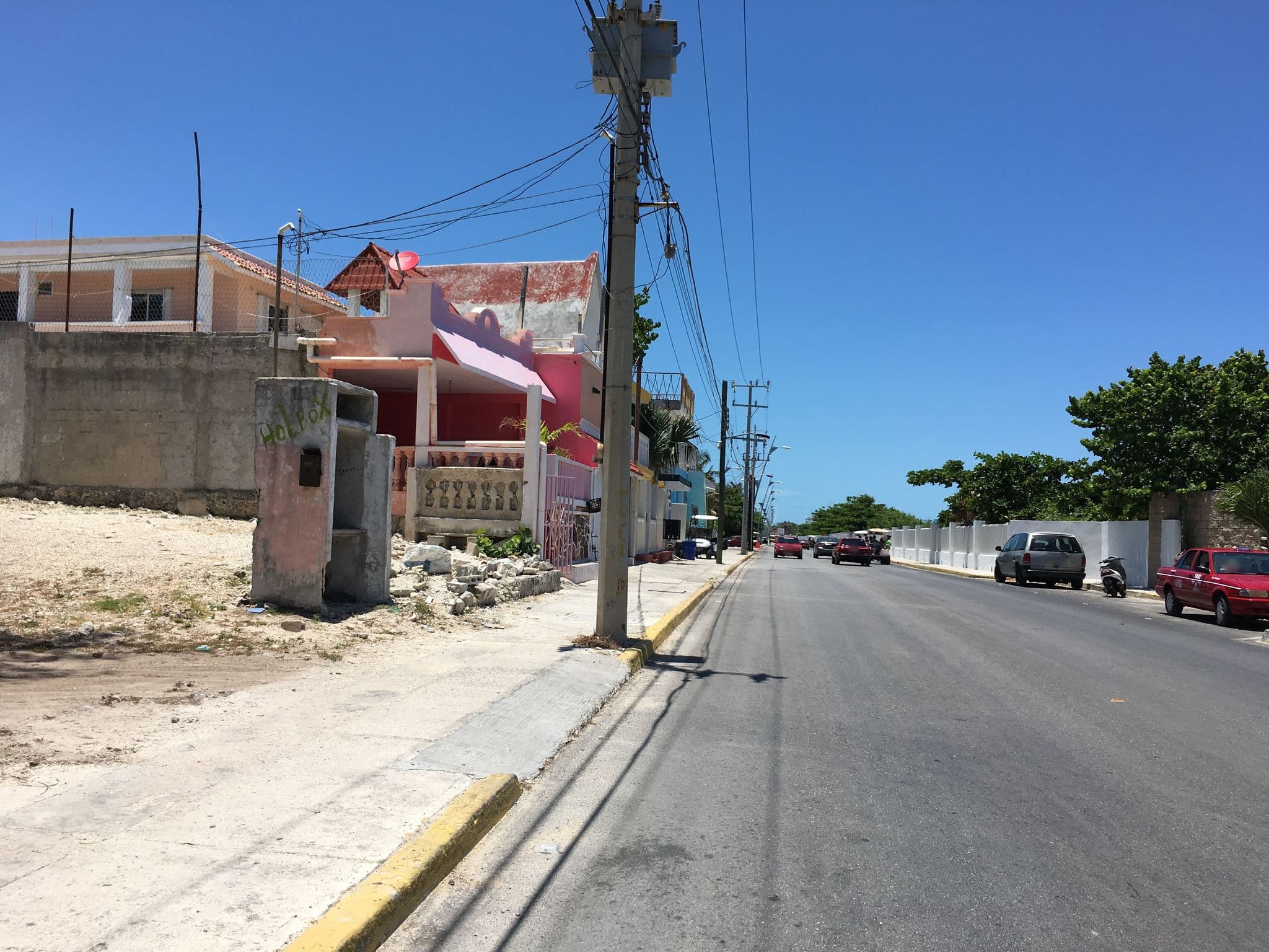 Street view near Bahia Tolok, Isla Mujeres — © ccossio (CC BY-SA · Mapillary)