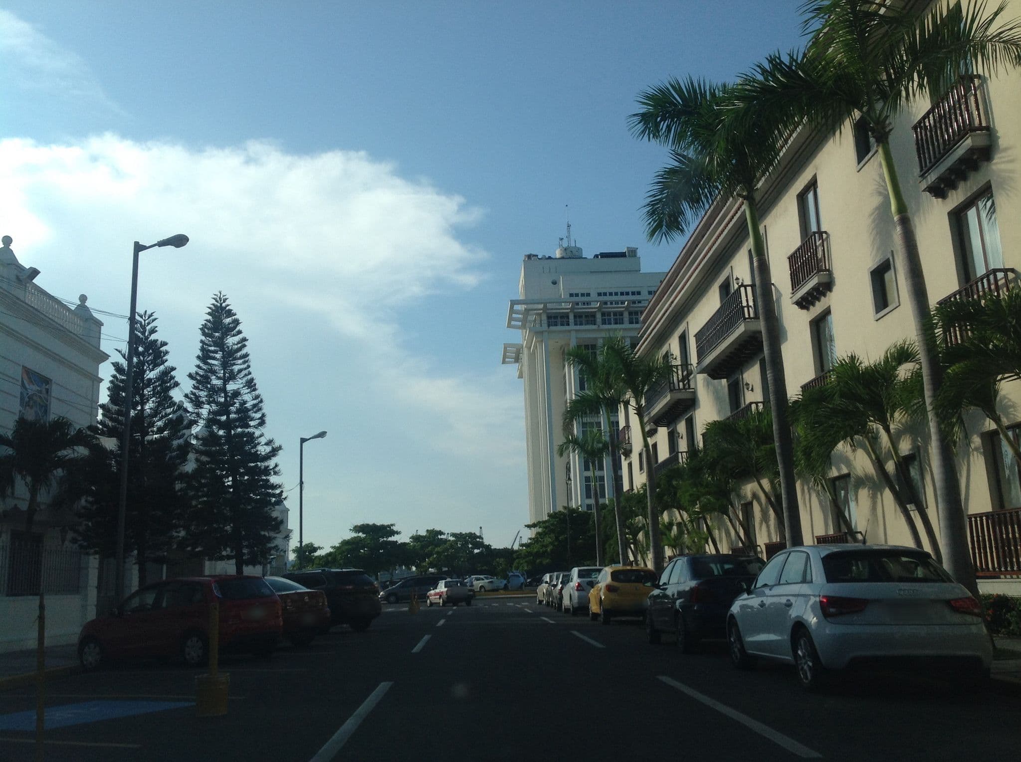 Street view near Hotel Fiesta Inn, Veracruz