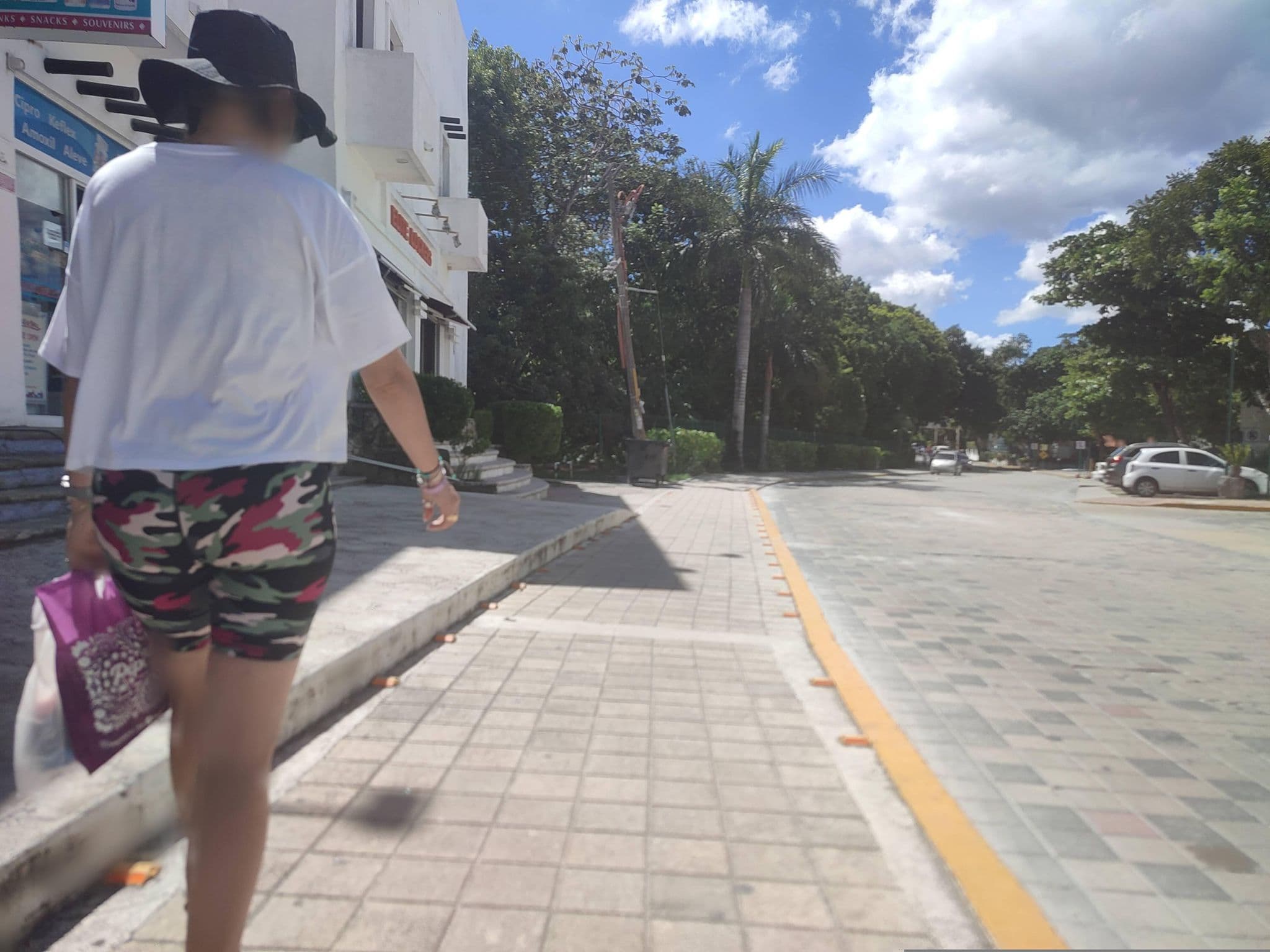 Street view near Che Suites Playa, Playa del Carmen