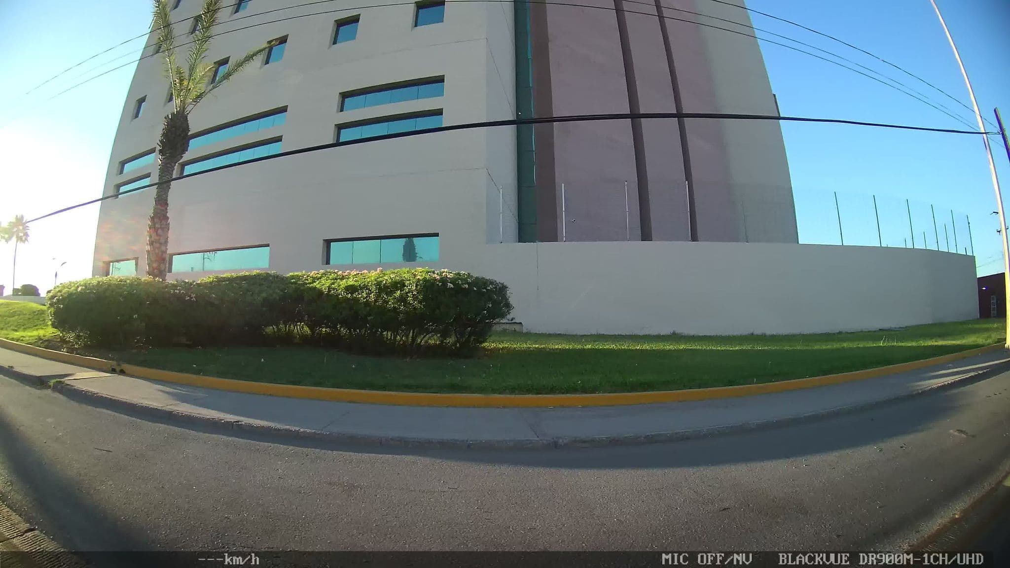Street view near Crowne Plaza, Torreón — © kaart_4 (CC BY-SA · Mapillary)