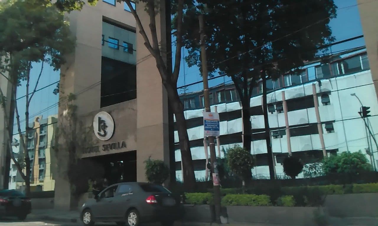 Street view near Hotel Sevilla, Cuauhtémoc — © ccossio (CC BY-SA · Mapillary)