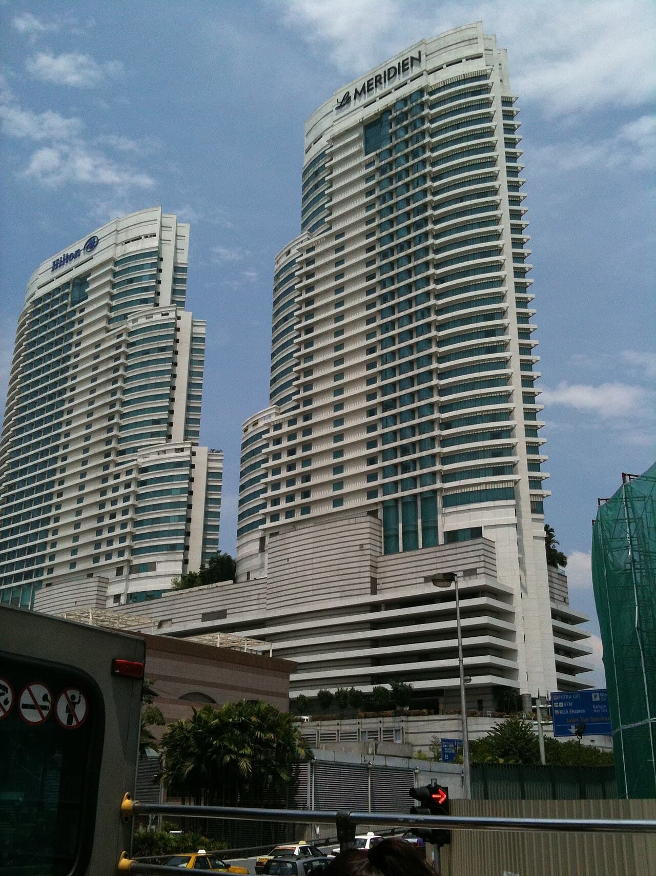 Hilton Kuala Lumpur (via Wikimedia Commons, CC BY-SA 2.0)