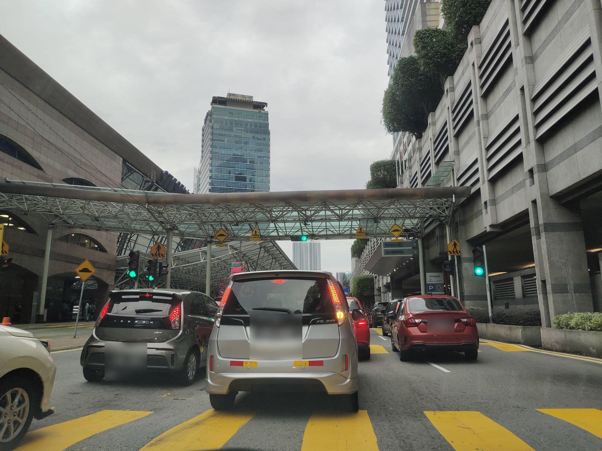Street view near Le Méridien Kuala Lumpur, Kuala Lumpur — © zh9567 (CC BY-SA · Mapillary)