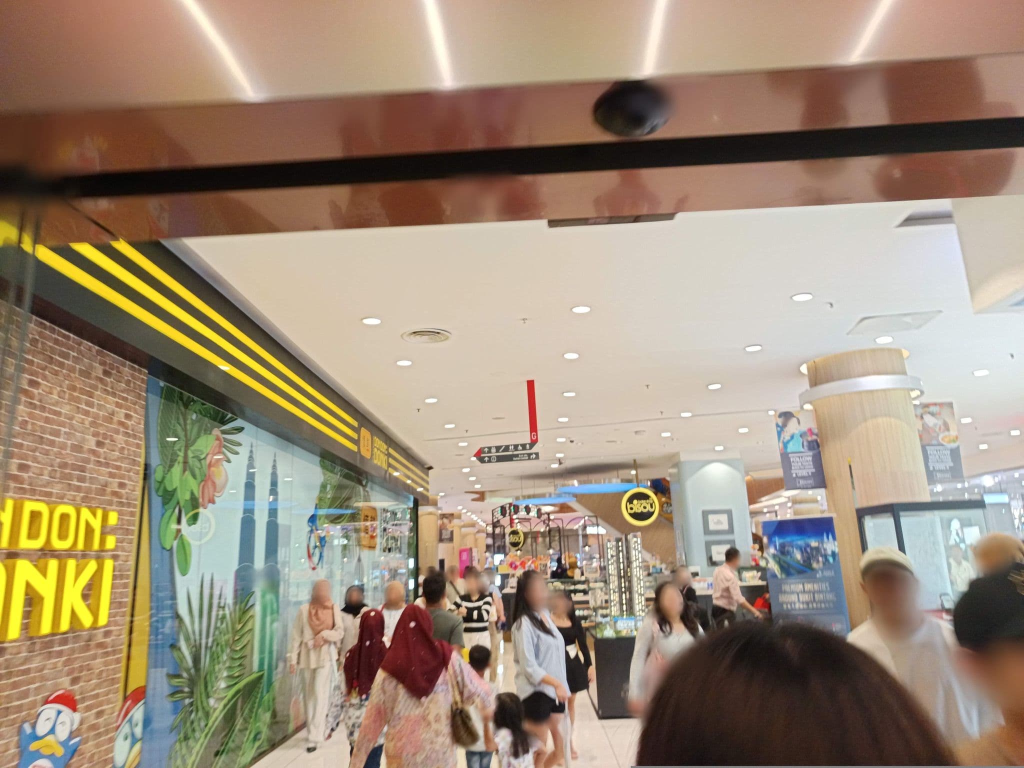 Street view near WOLO Bukit Bintang, Bukit Bintang — © YikQin (CC BY-SA · Mapillary)
