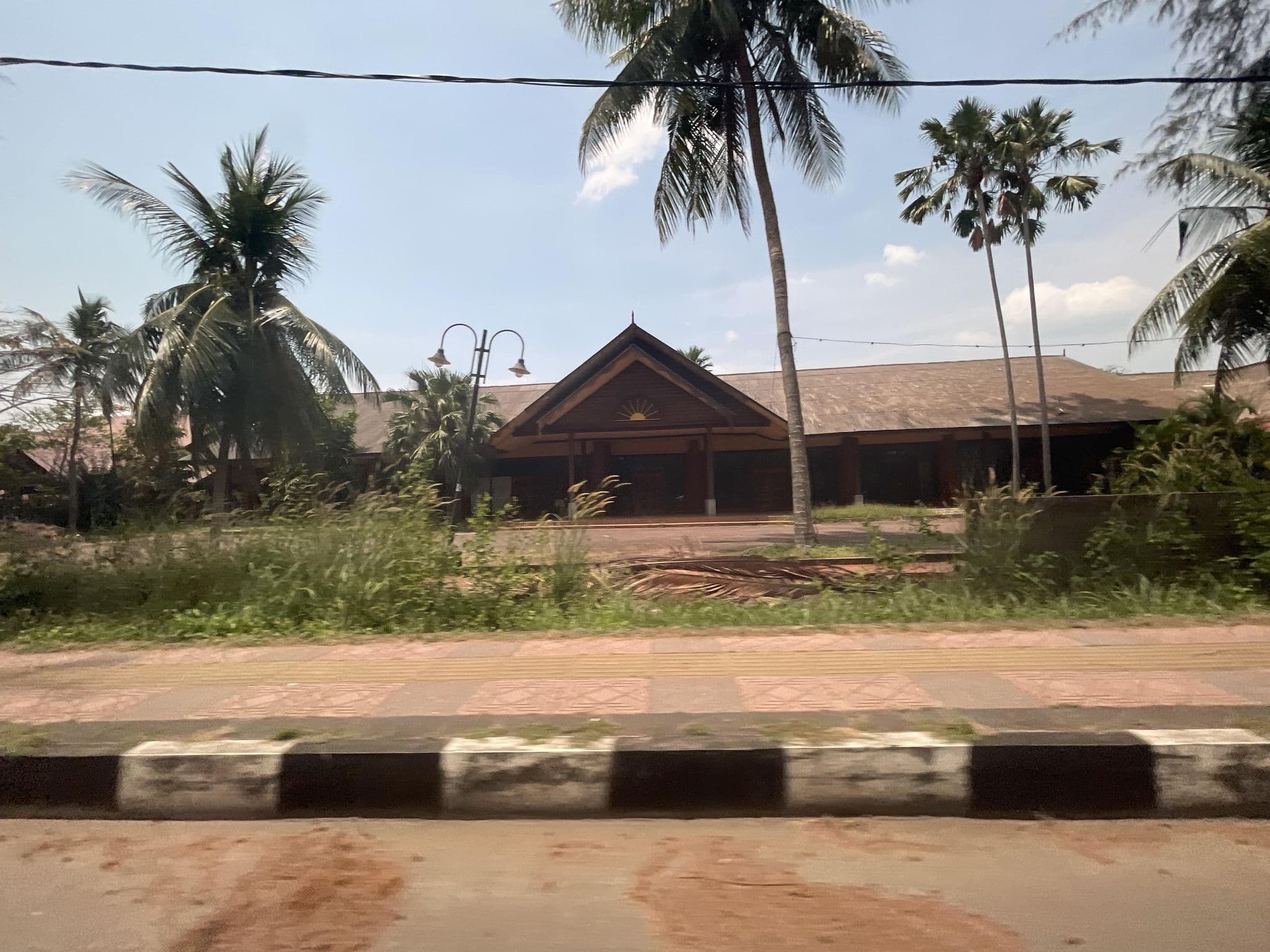 Street view near Tropical Ressort, Pantai Cenang — © filipb (CC BY-SA · Mapillary)