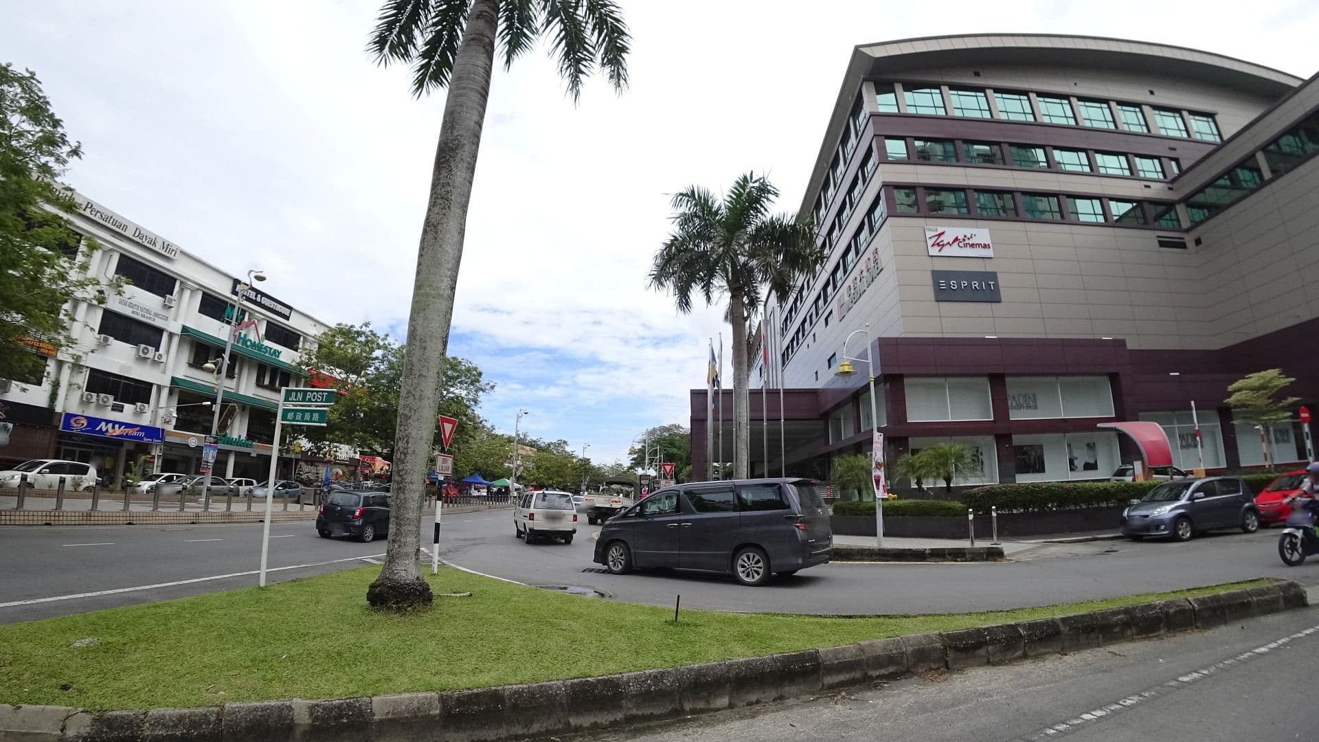 Street view near GN Homestay, Miri