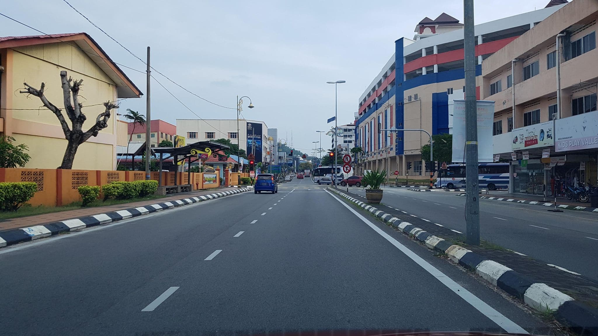 Street view near Uncle Homestay, Kuala Terengganu — © aaronshenhao (CC BY-SA · Mapillary)