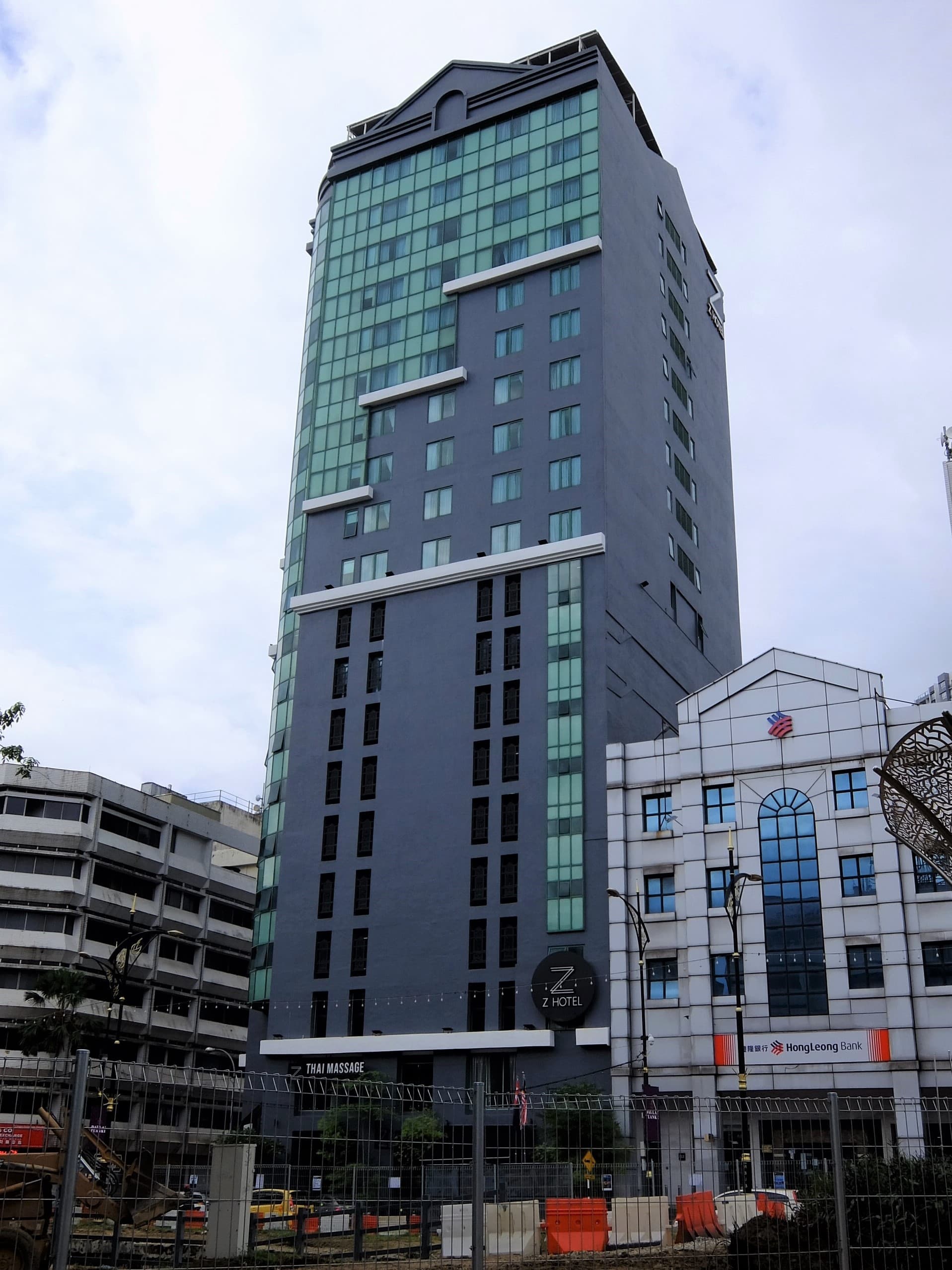 Z Hotel (via Wikimedia Commons, CC BY-SA 4.0)