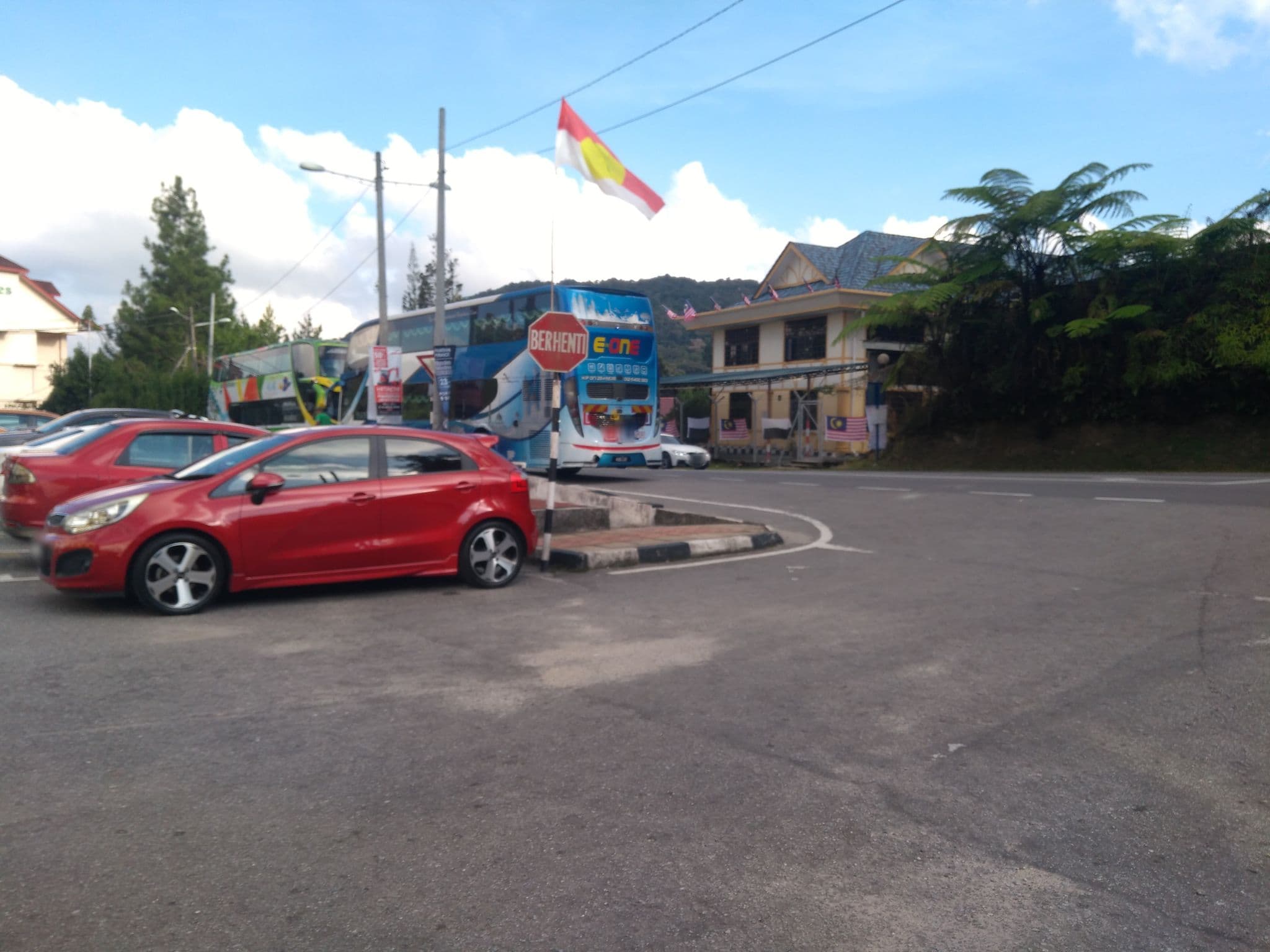 Street view near Hotel Sunbirds, Tanah Rata — © remonet (CC BY-SA · Mapillary)