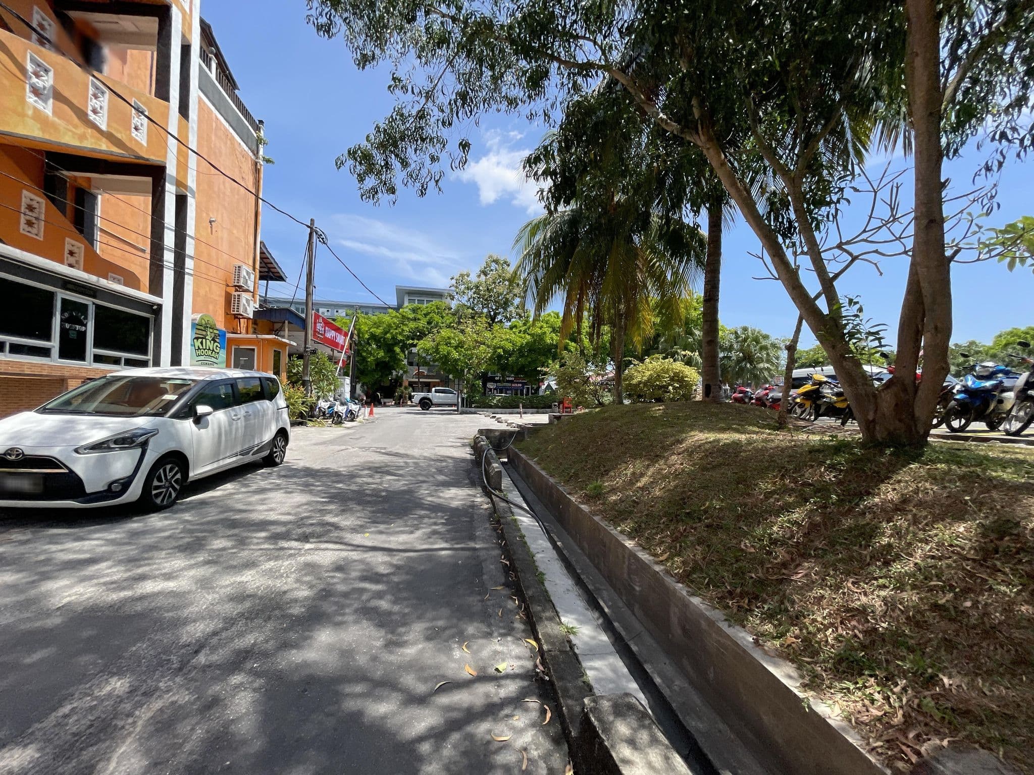 Street view near Sweet Monkey Backpacker Hostel, Pantai Cenang — © filipb (CC BY-SA · Mapillary)