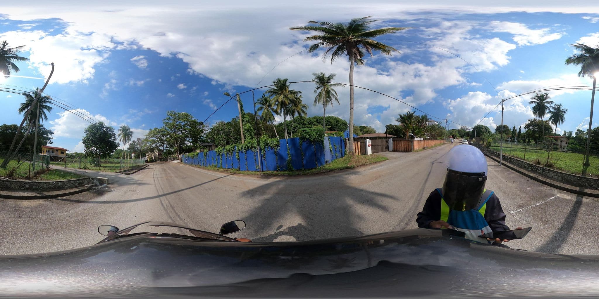 Street view near Singapore House (Sime Darby), Kampung Teluk Kemang — © ahlang2 (CC BY-SA · Mapillary)