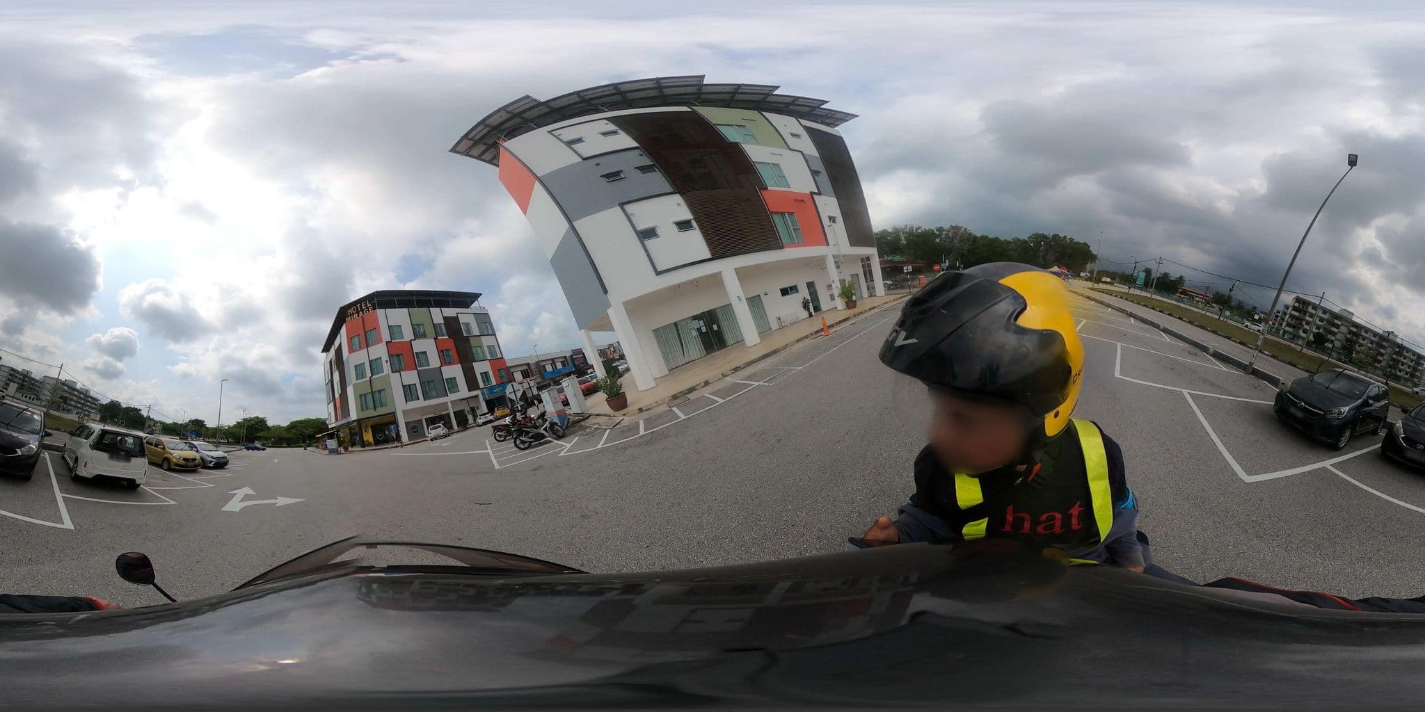 Street view near Hotel Mirage, Kampung Teluk Kemang — © ahlang2 (CC BY-SA · Mapillary)