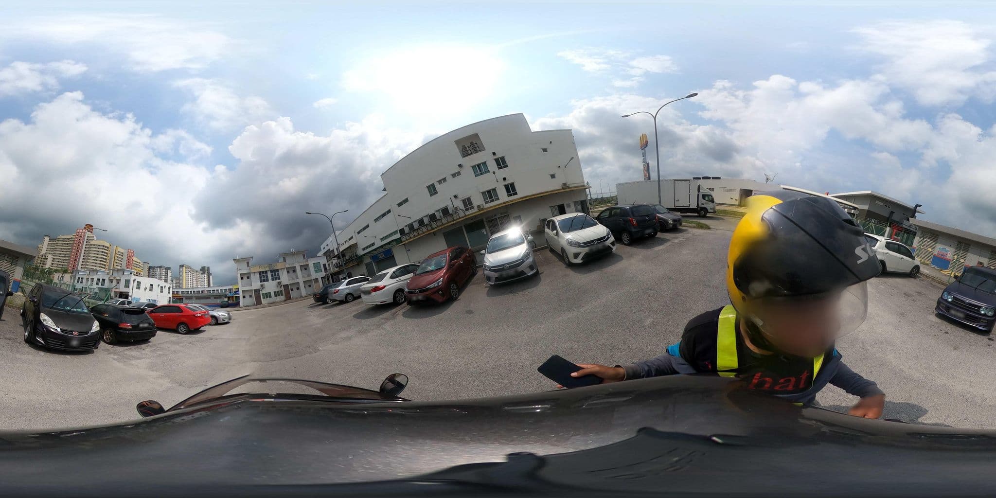 Street view near e-Hotel, Kampung Teluk Kemang — © ahlang2 (CC BY-SA · Mapillary)