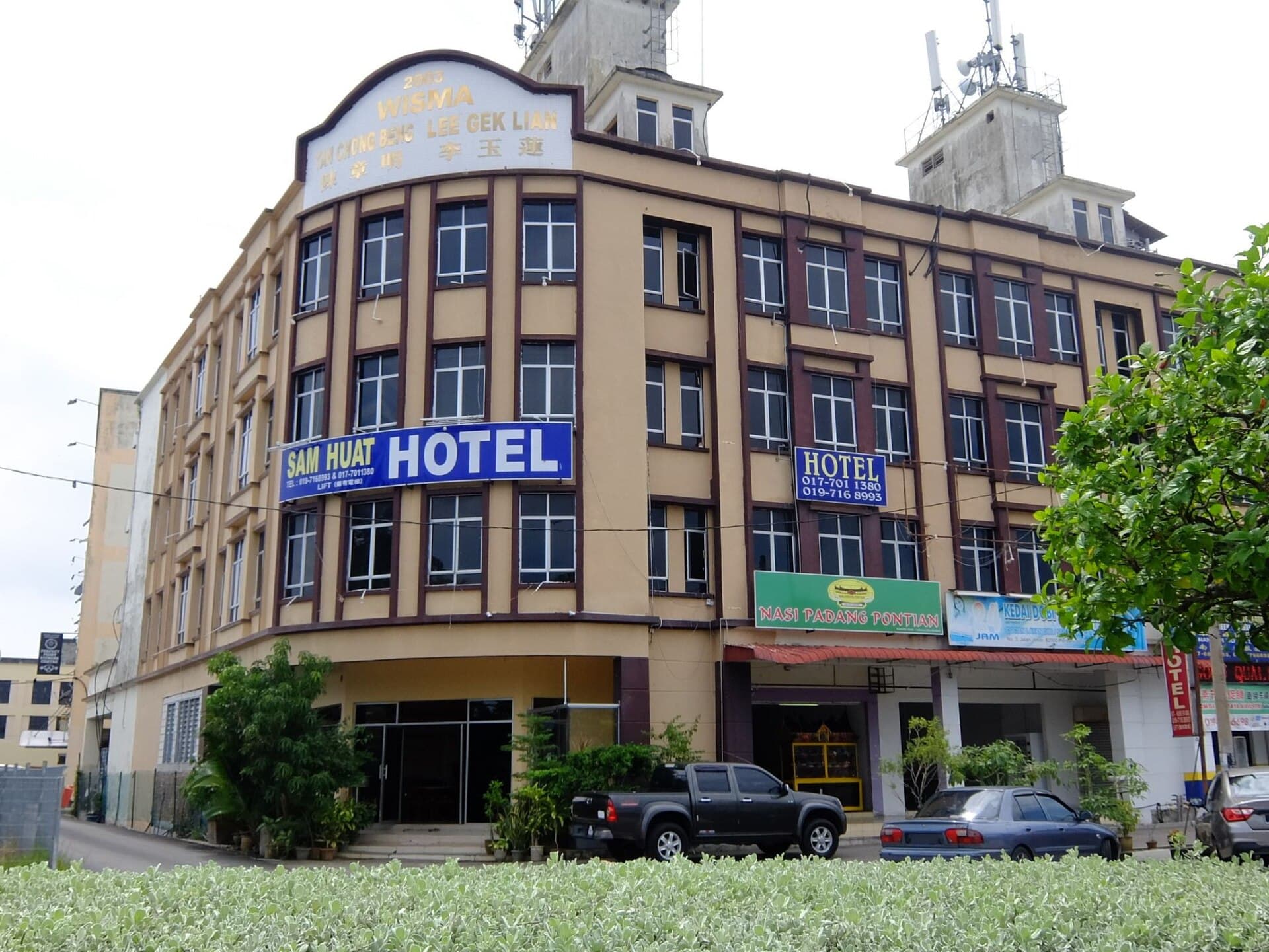 Sam Huat Hotel (via Wikimedia Commons, CC BY-SA 4.0)