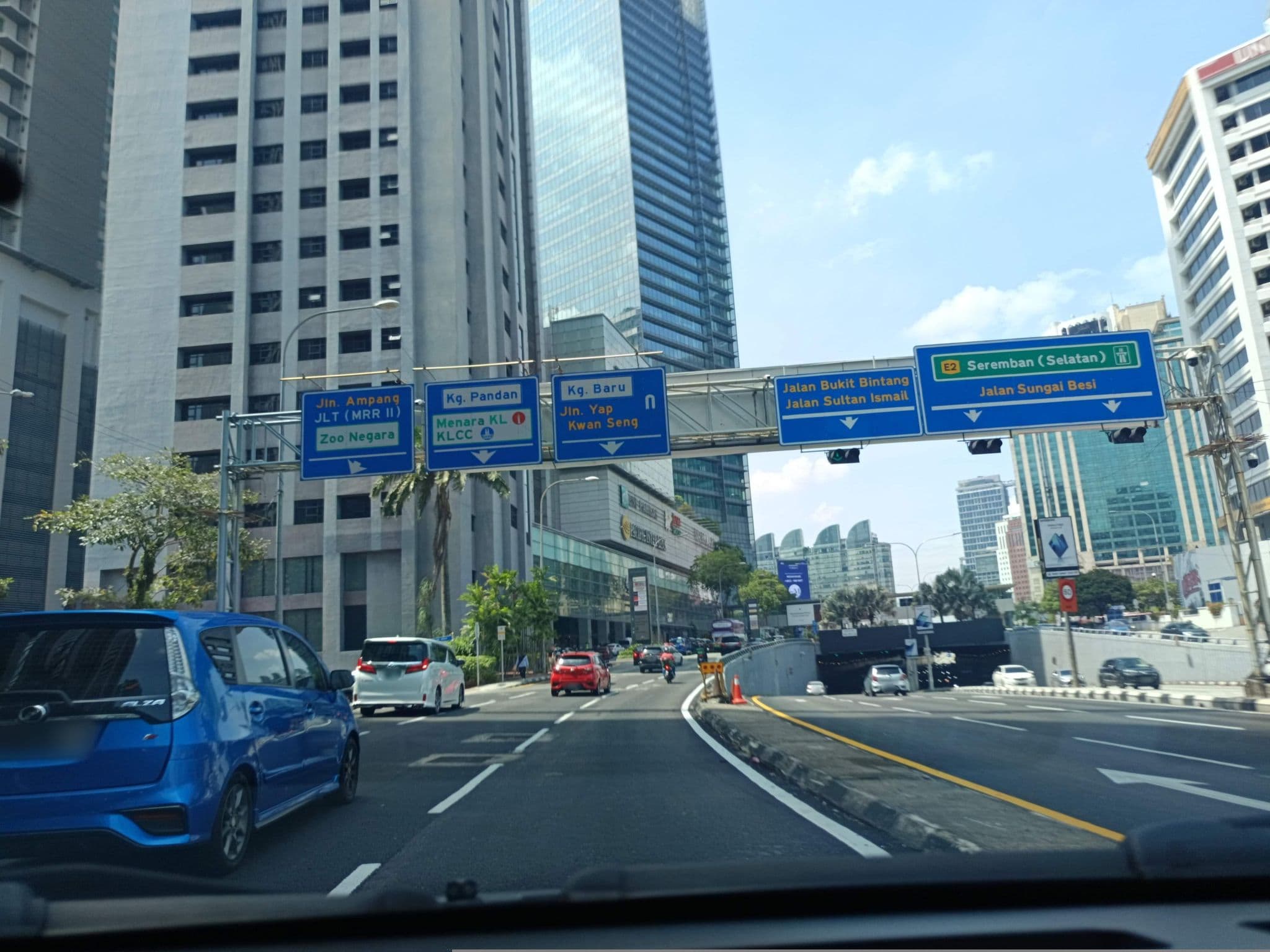Street view near KLCC Dorm Hostel, Kampong Datuk Keramat — © YikQin (CC BY-SA · Mapillary)