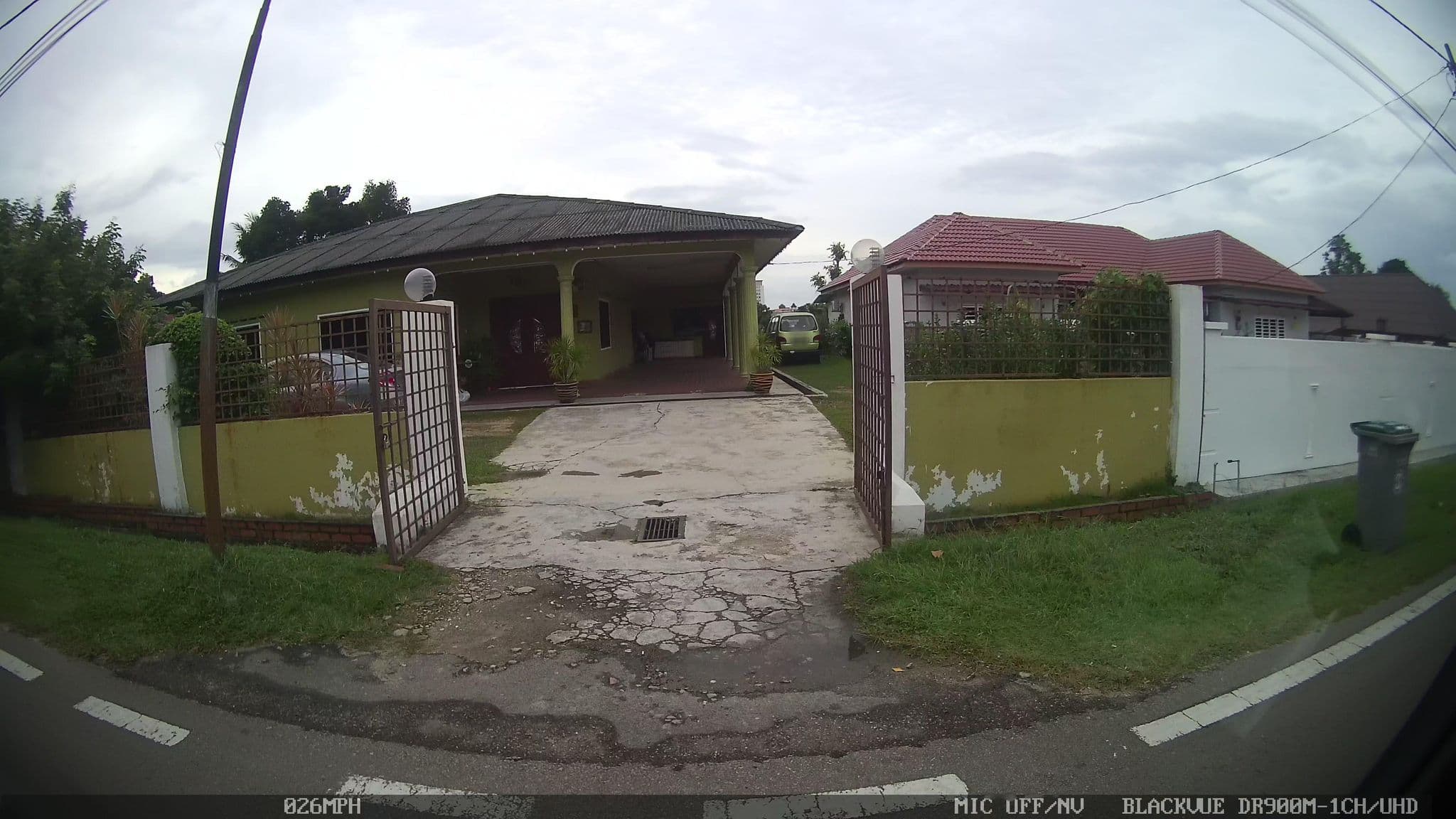 Street view near Komplek Perumahan Rajawali, Kampung Larkin Lama — © kaart5 (CC BY-SA · Mapillary)