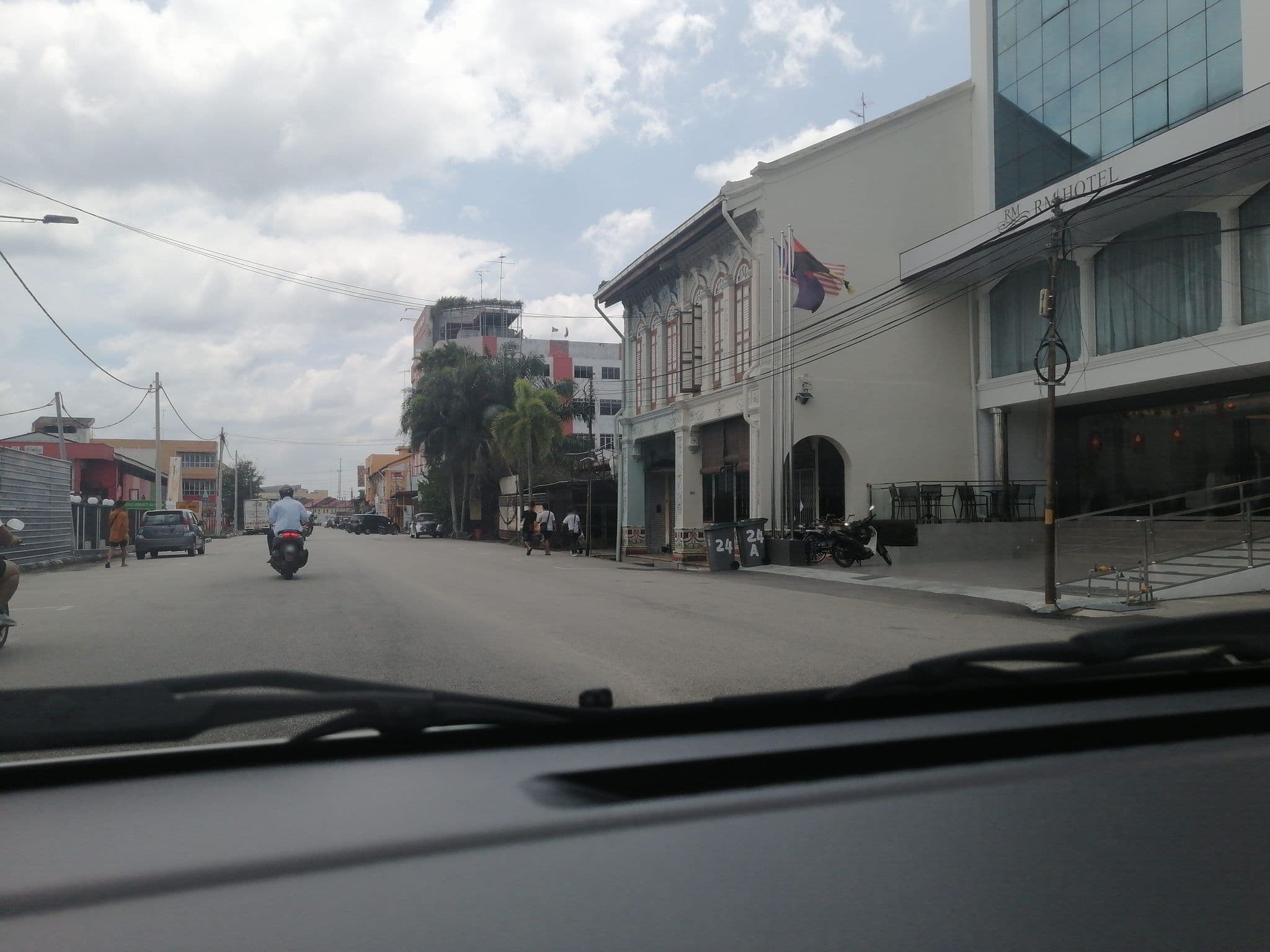 Street view near Citizen Hotel, Muar — © YikQin (CC BY-SA · Mapillary)
