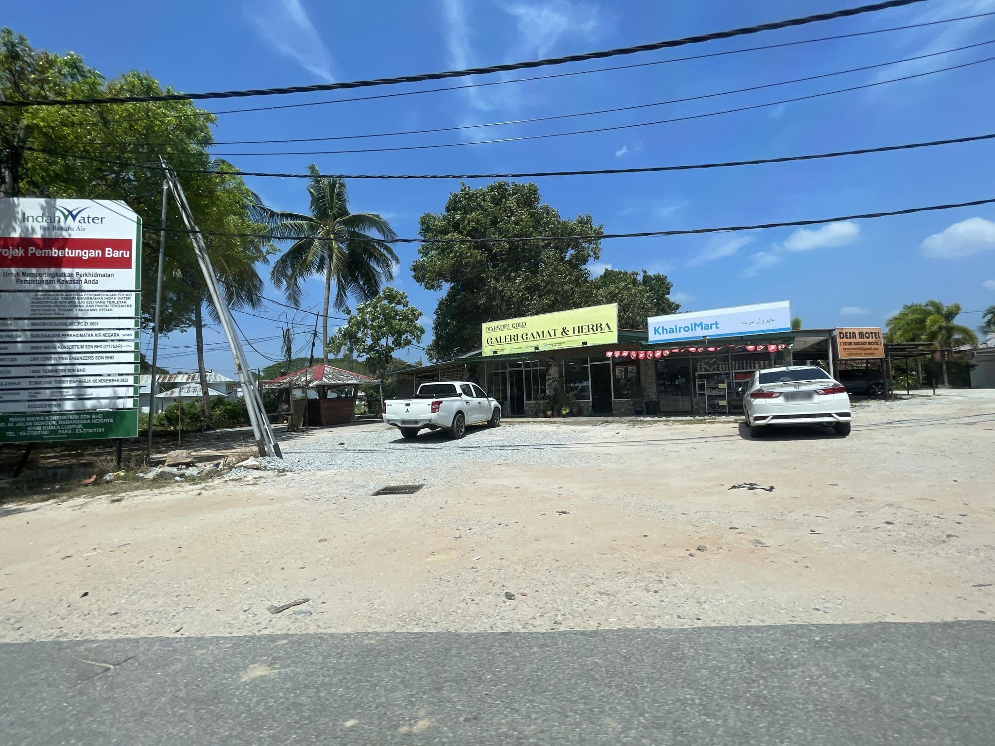 Street view near Bonobo Bed and Breakfast House, Pantai Cenang — © filipb (CC BY-SA · Mapillary)