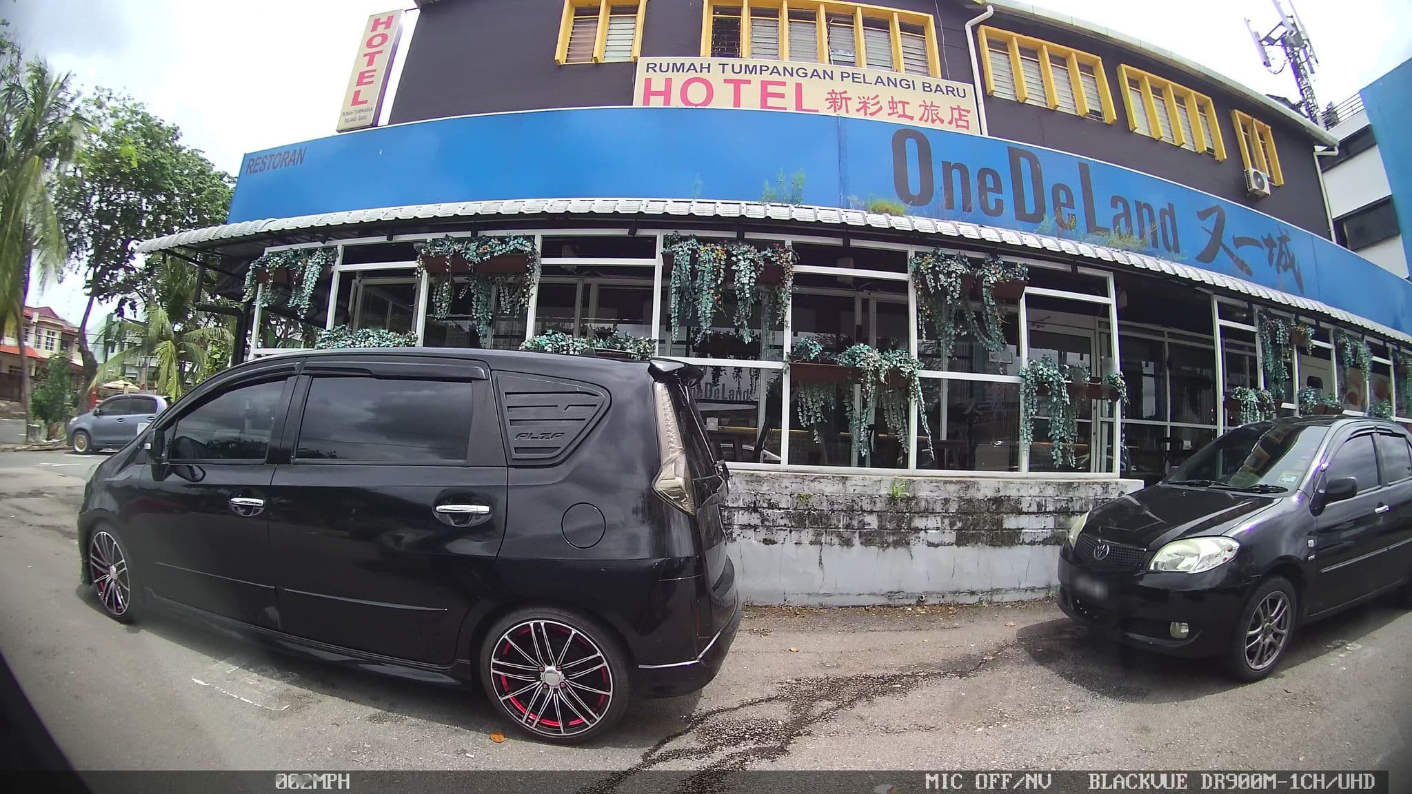Street view near Pelangi Baru Hotel, Johor Bahru — © kaart_3 (CC BY-SA · Mapillary)