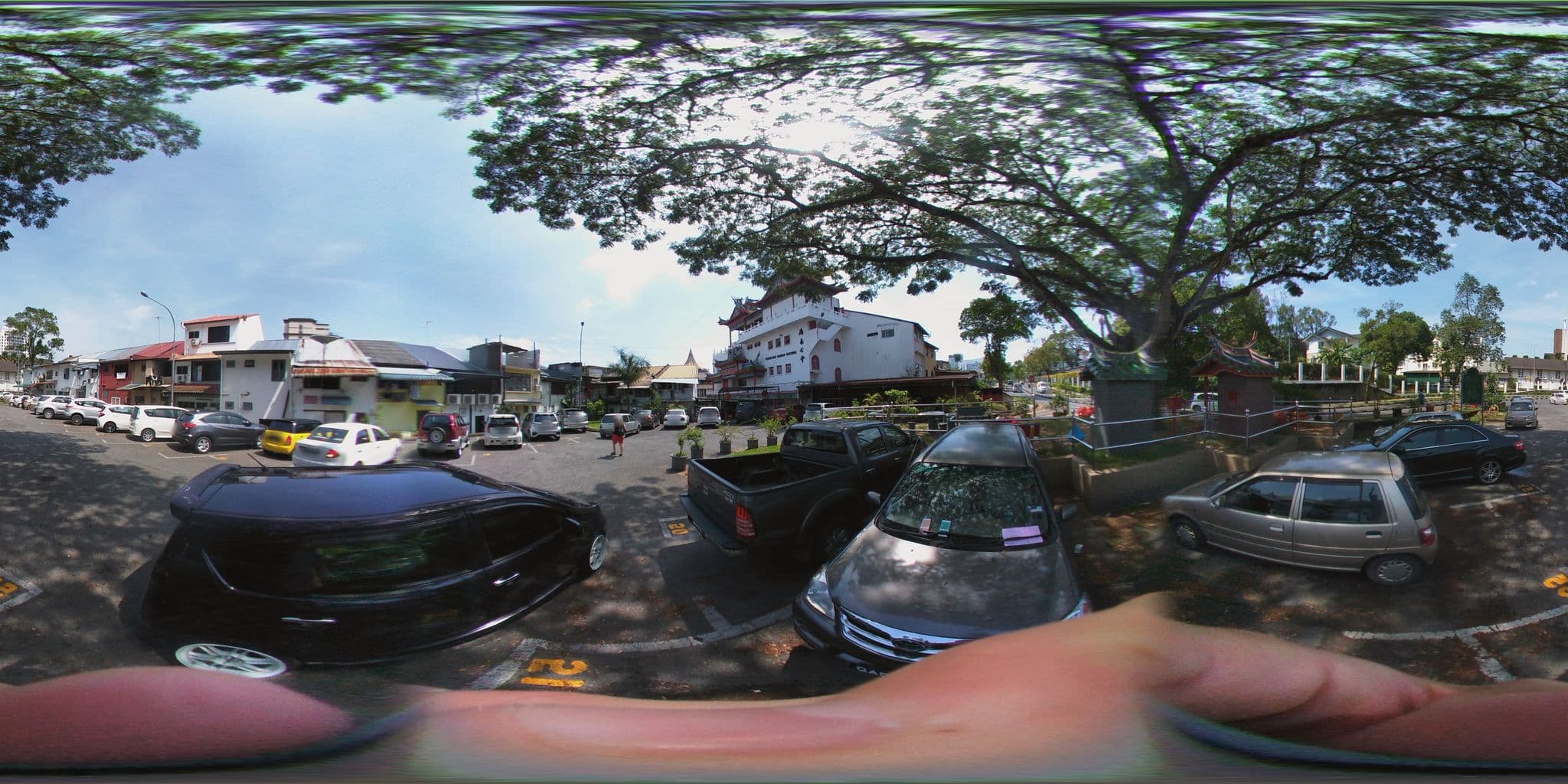 Street view near Tropical lodge, Kuching — © remonet (CC BY-SA · Mapillary)