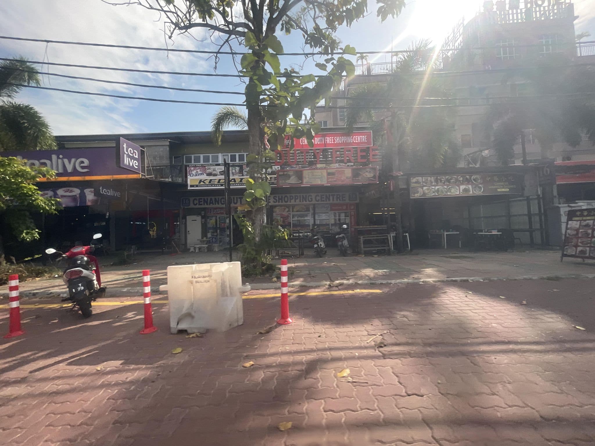Street view near Cenang View Hotel, Pantai Cenang — © filipb (CC BY-SA · Mapillary)