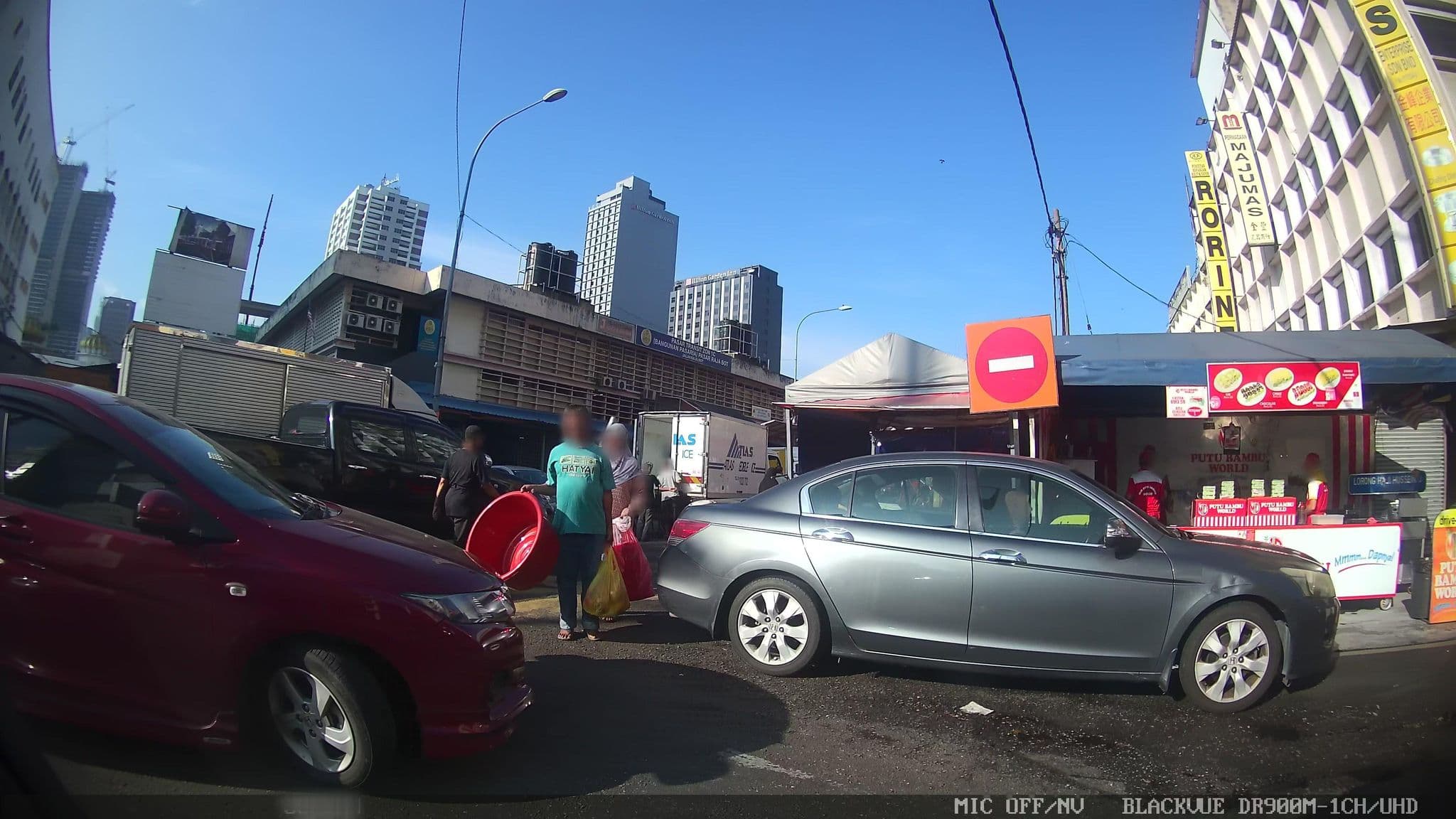Street view near Dahisha, Kampung Baru — © kaart_3 (CC BY-SA · Mapillary)