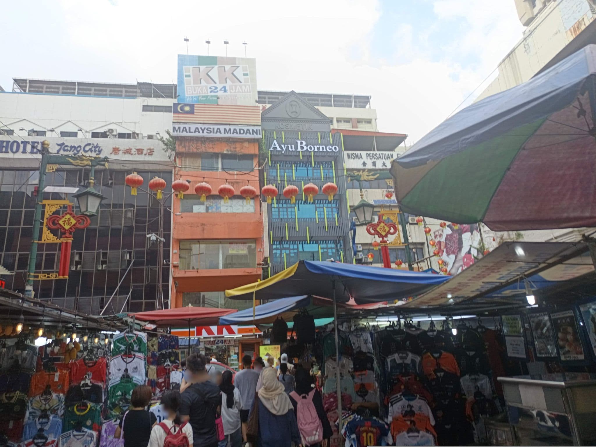 Street view near Tang City, Bukit Bintang — © YikQin (CC BY-SA · Mapillary)