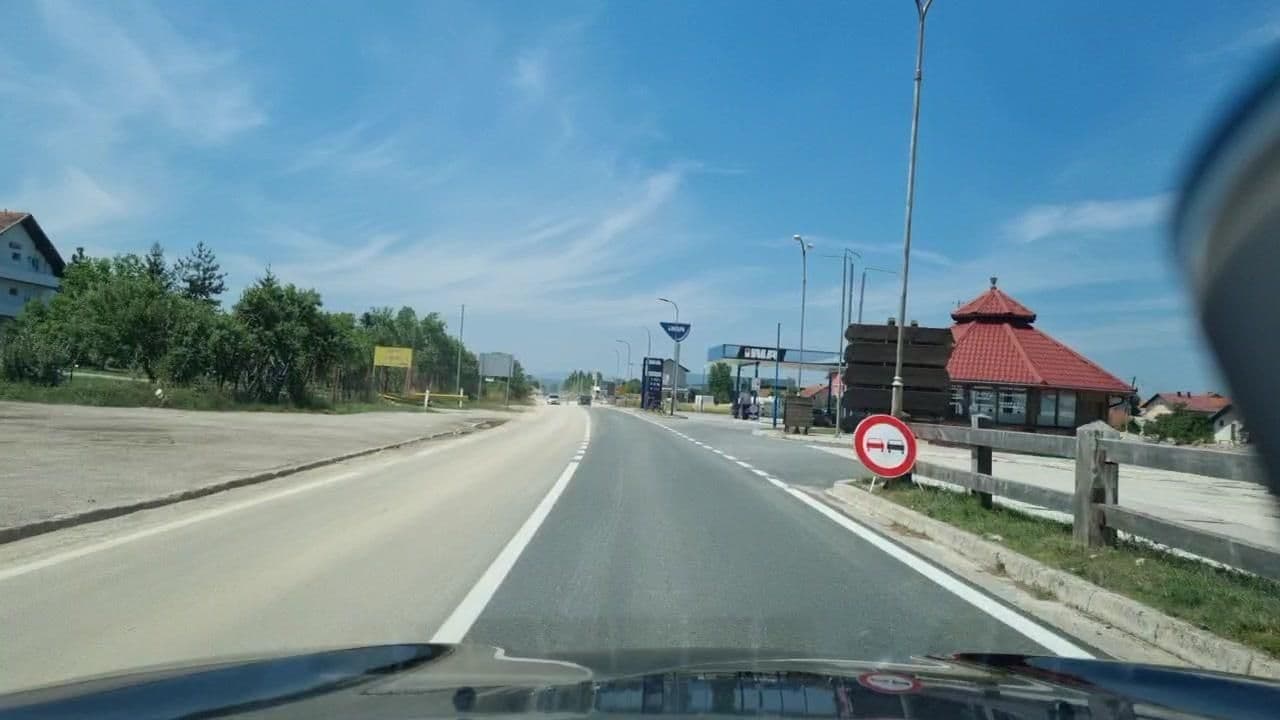 Street view near N°9, Drvar — © roadroid (CC BY-SA · Mapillary)