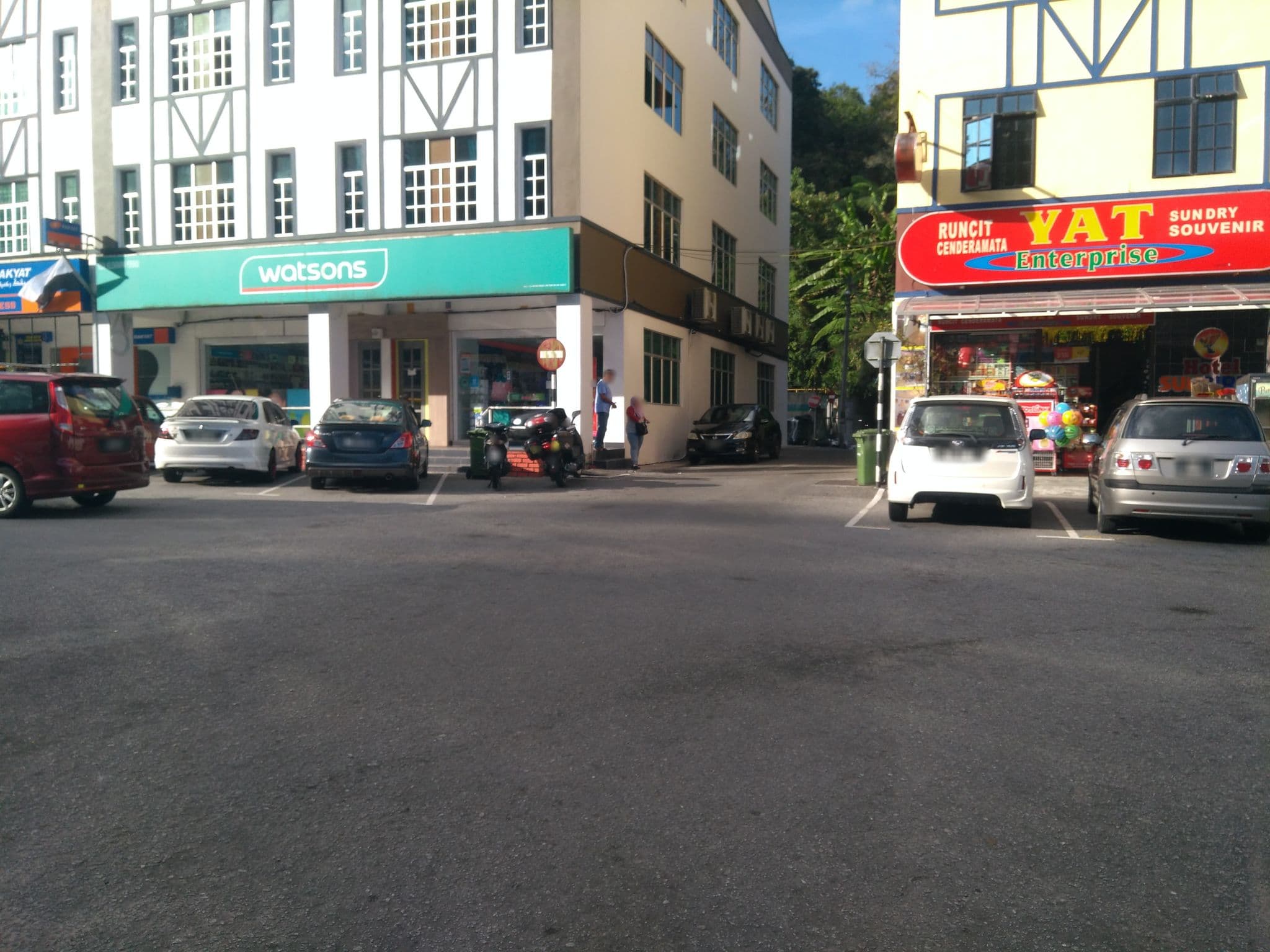 Street view near Sleepbox, Tanah Rata — © remonet (CC BY-SA · Mapillary)