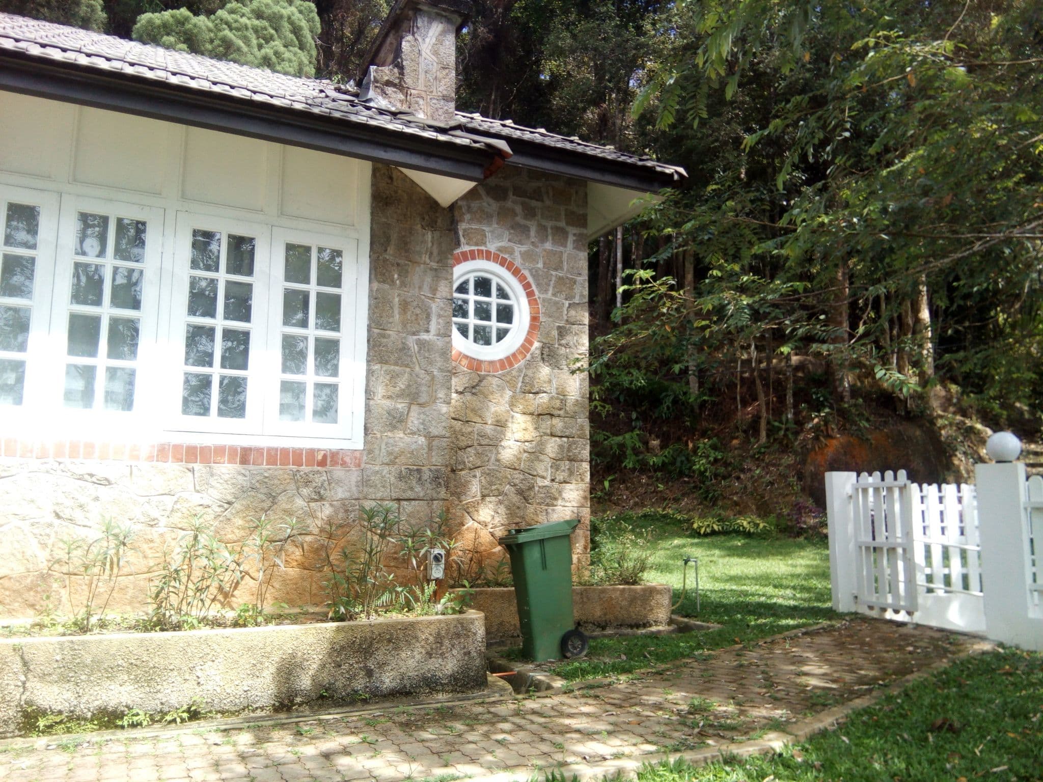 Street view near Hillside Retreat, Ayer Itam — © penang_hill (CC BY-SA · Mapillary)