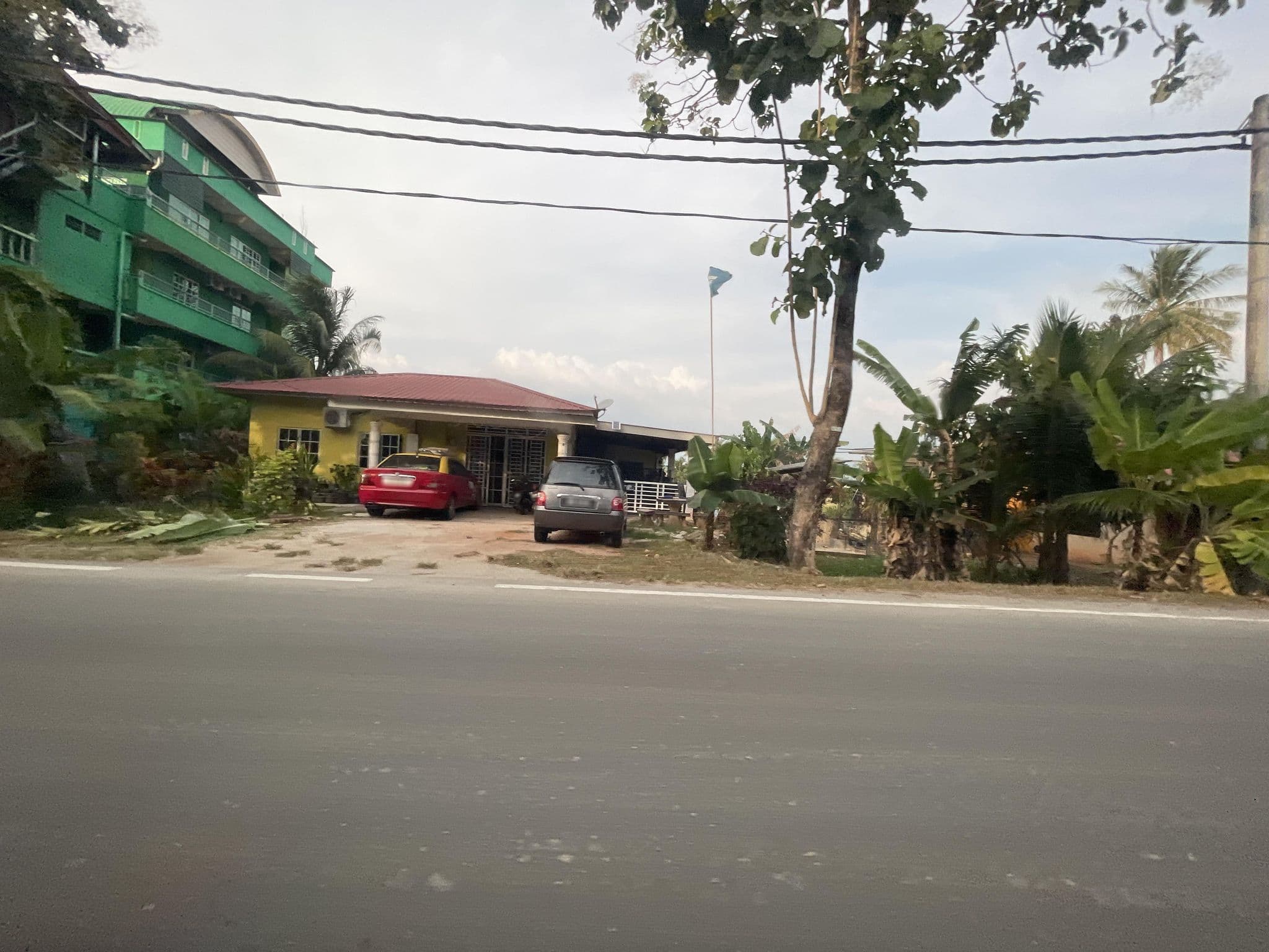 Street view near Vila Thai, Pantai Cenang — © filipb (CC BY-SA · Mapillary)