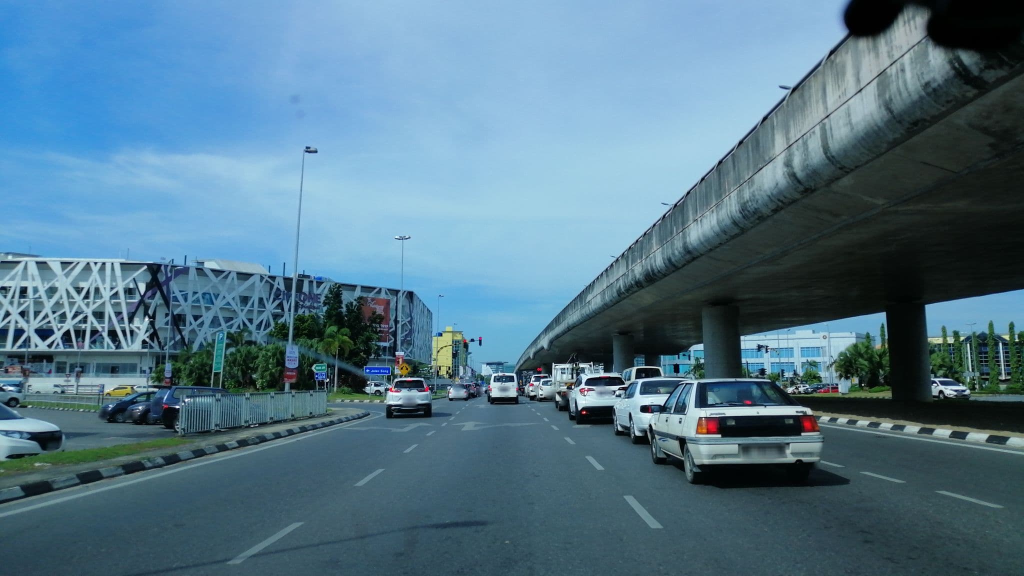 Street view near 2nd Vacancy Hostel, Kuching