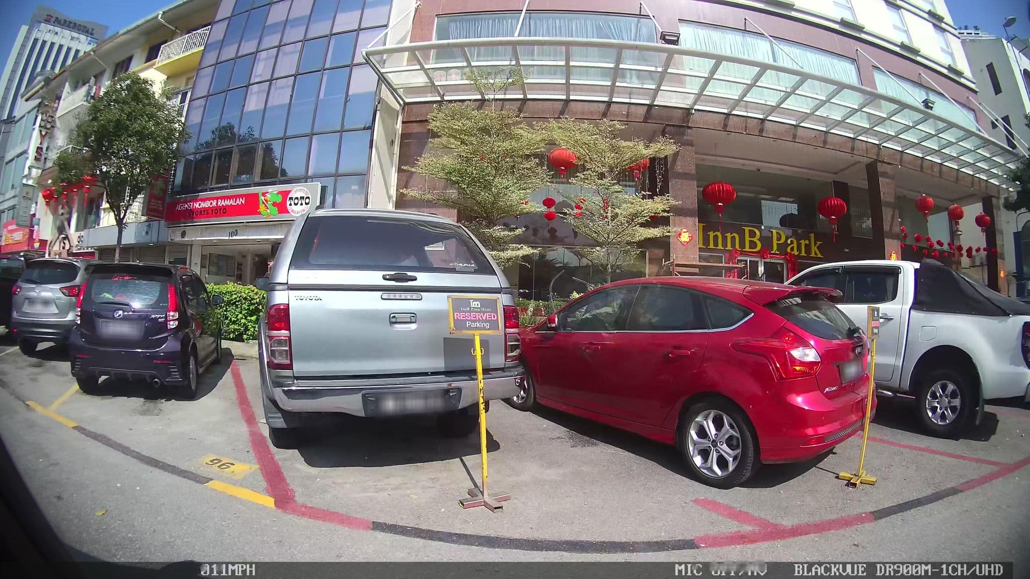 Street view near Hotel InnB Park, Bukit Bintang — © kaart_3 (CC BY-SA · Mapillary)