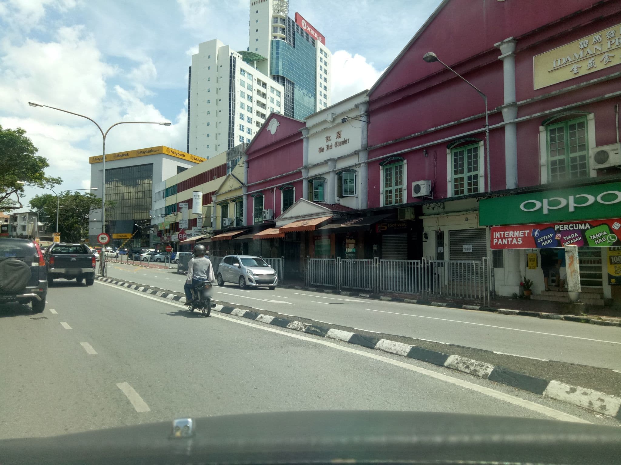 Street view near RainForest Budget Stay, Kuching — © ronny_mile (CC BY-SA · Mapillary)