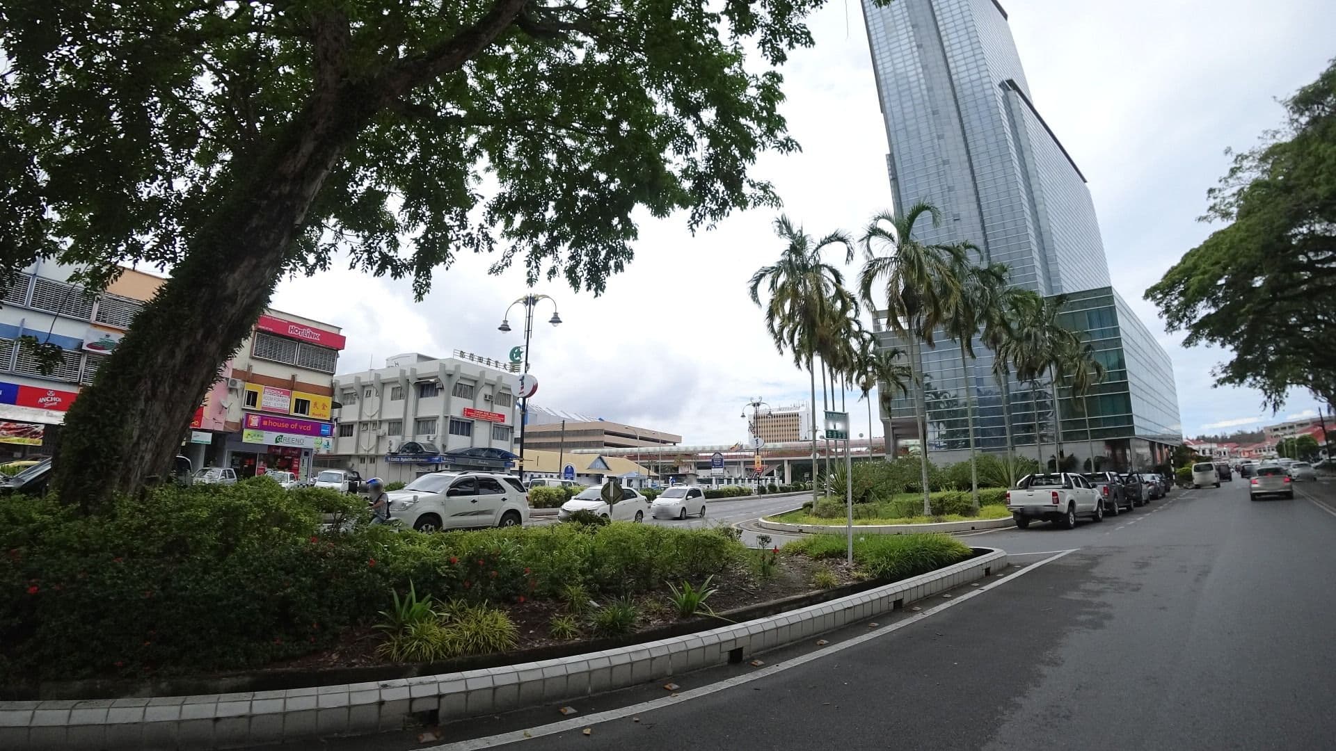 Street view near BooKim Bedsitter, Miri