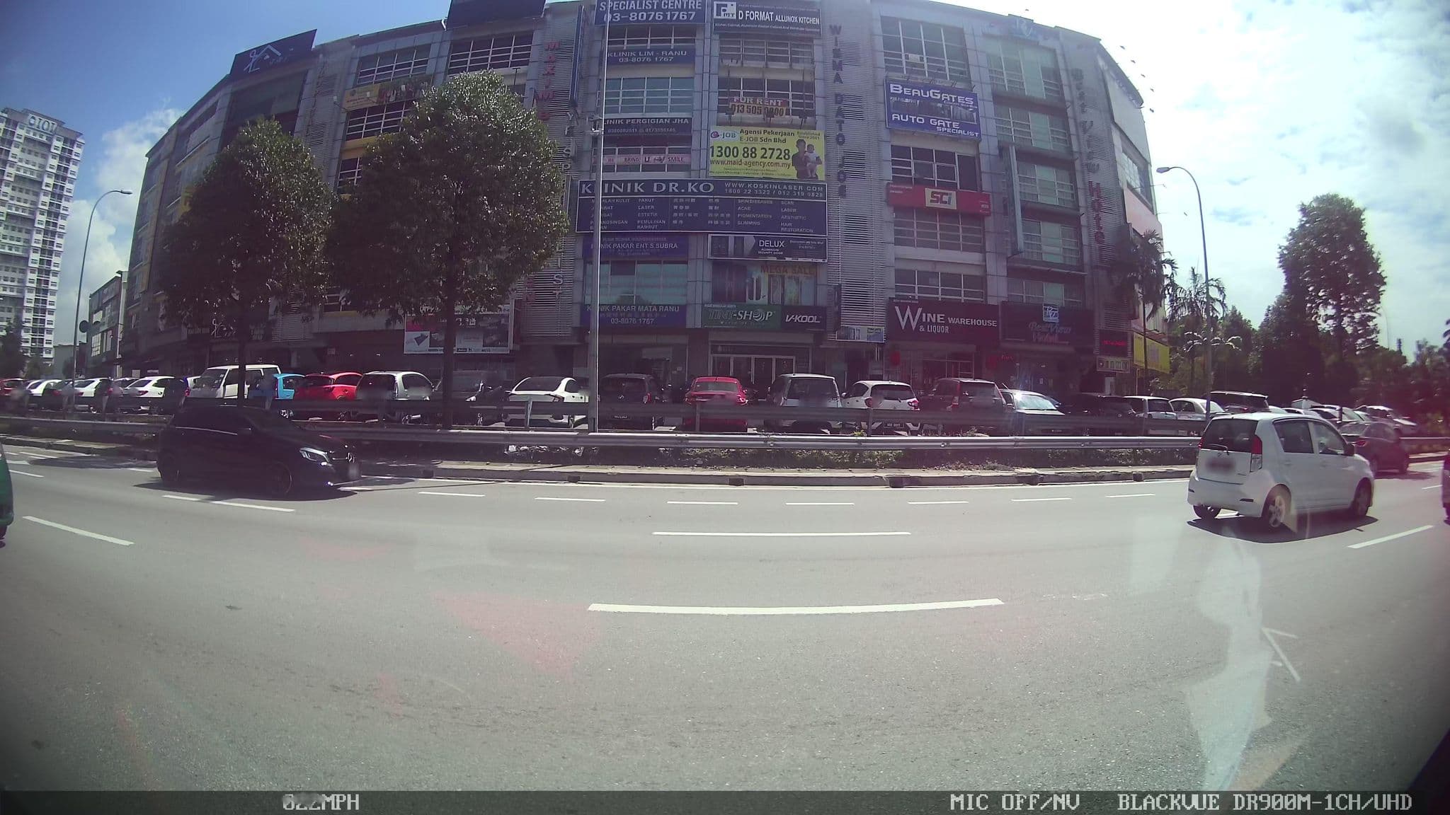 Street view near Best View Hotel, Bandar Kinrara — © kaart5 (CC BY-SA · Mapillary)