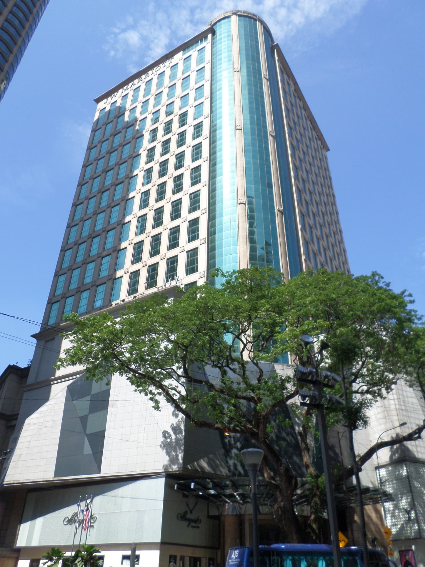 JW Marriott Hotel Kuala Lumpur (via Wikimedia Commons, CC BY-SA 4.0)