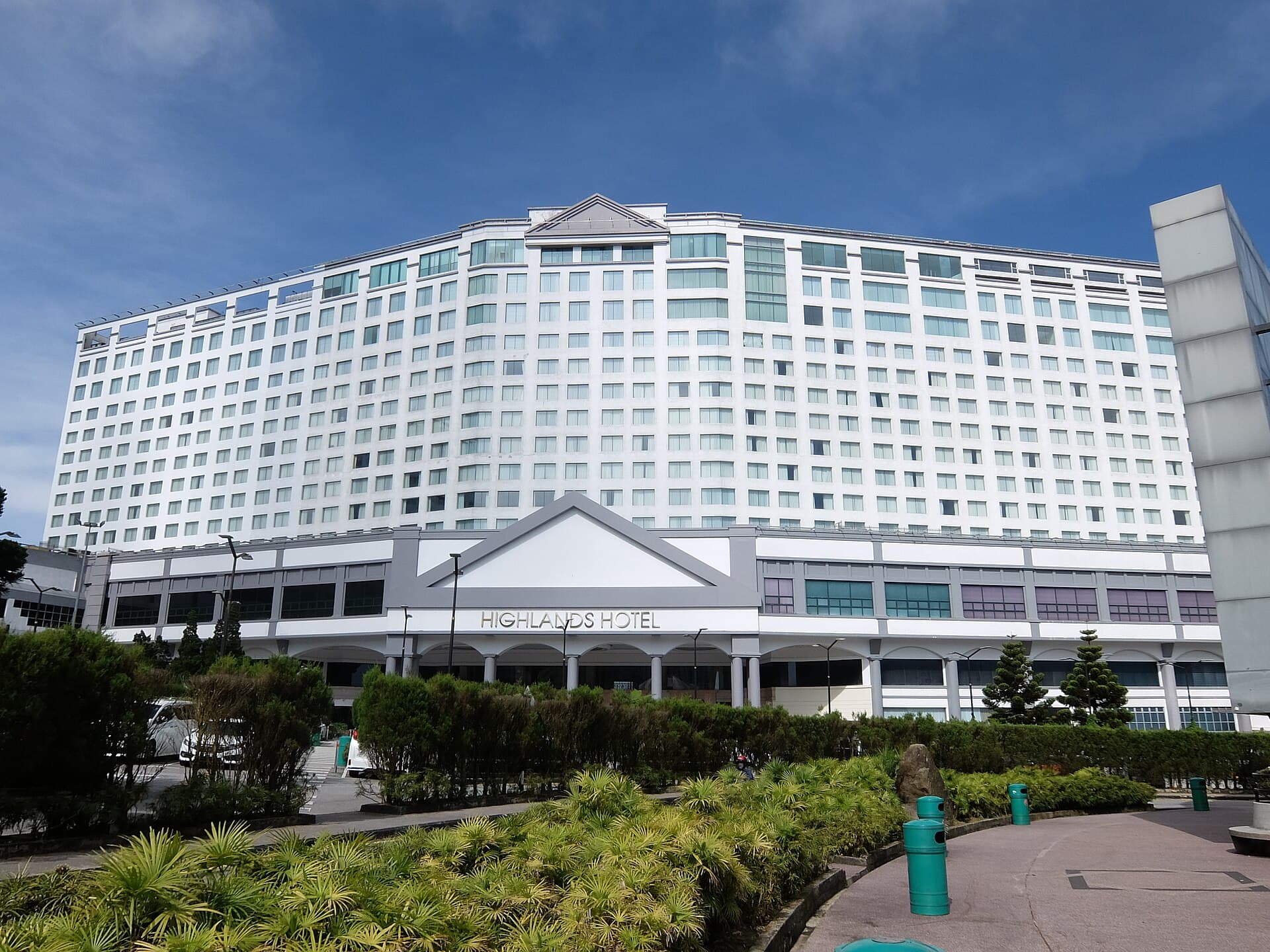 Highlands Hotel (via Wikimedia Commons, CC BY-SA 4.0)