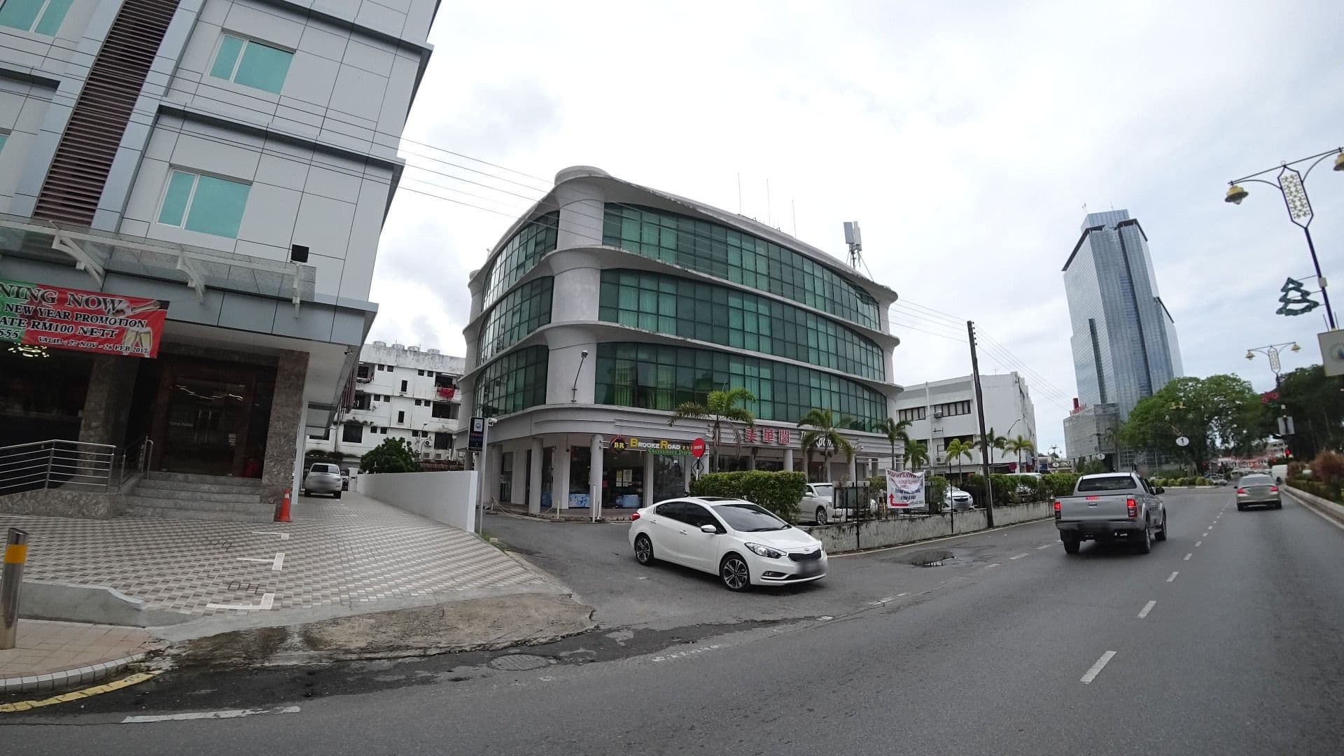 Street view near Nova Hotel, Miri