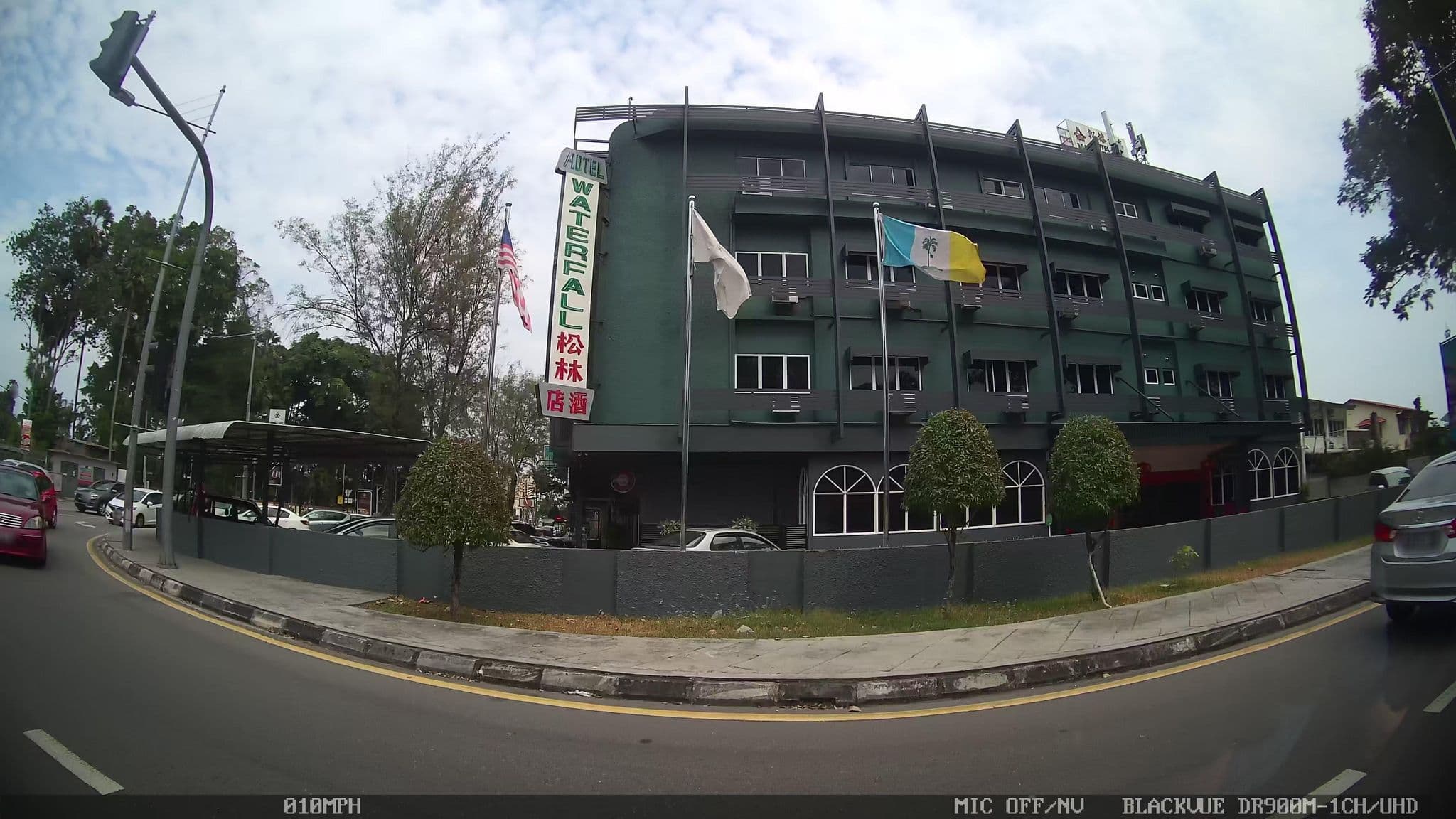 Street view near Waterfall Hotel, Tanjung Tokong — © kaart_4 (CC BY-SA · Mapillary)