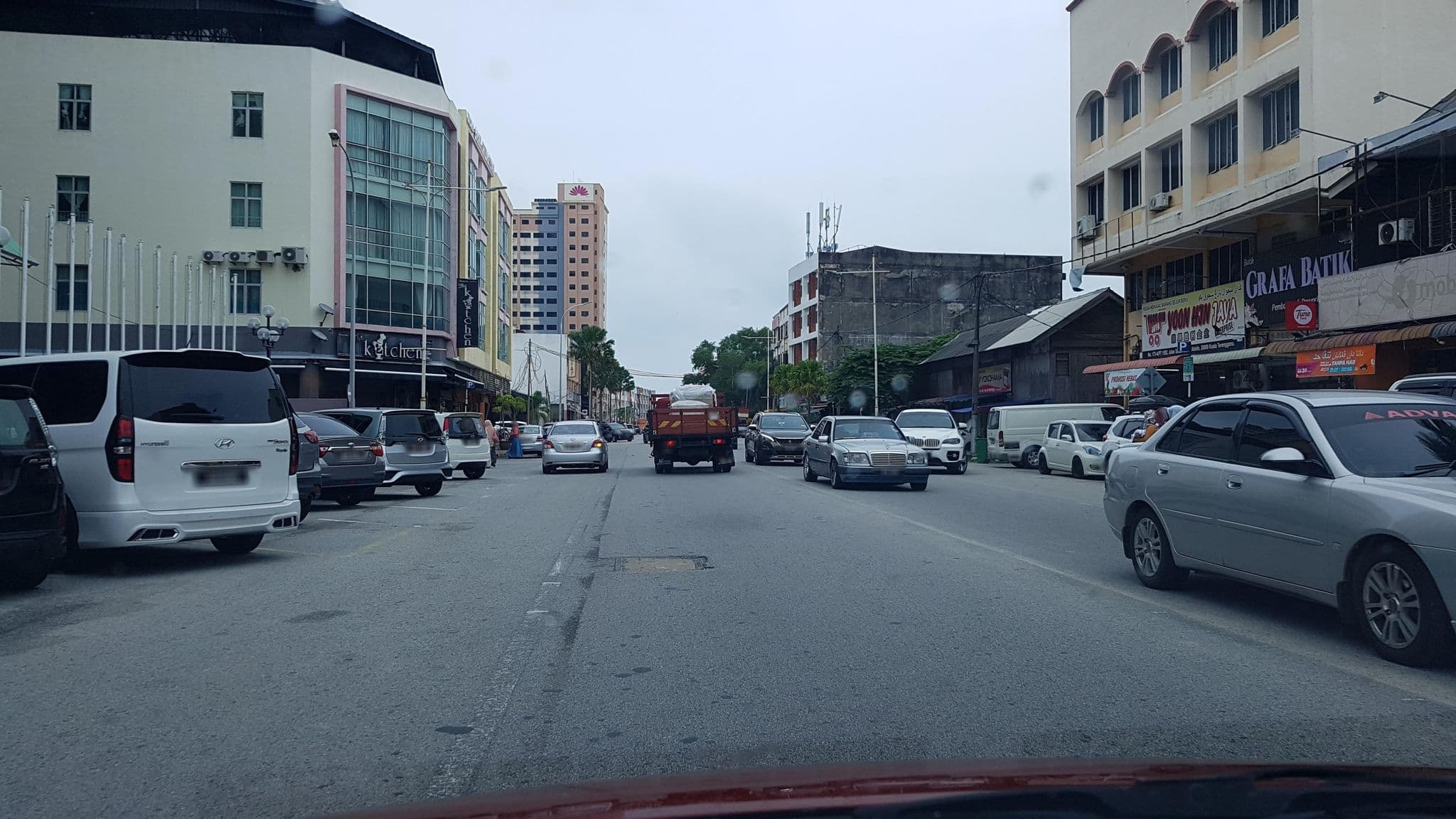Street view near Hotel Grand Continental, Kuala Terengganu — © aaronshenhao (CC BY-SA · Mapillary)