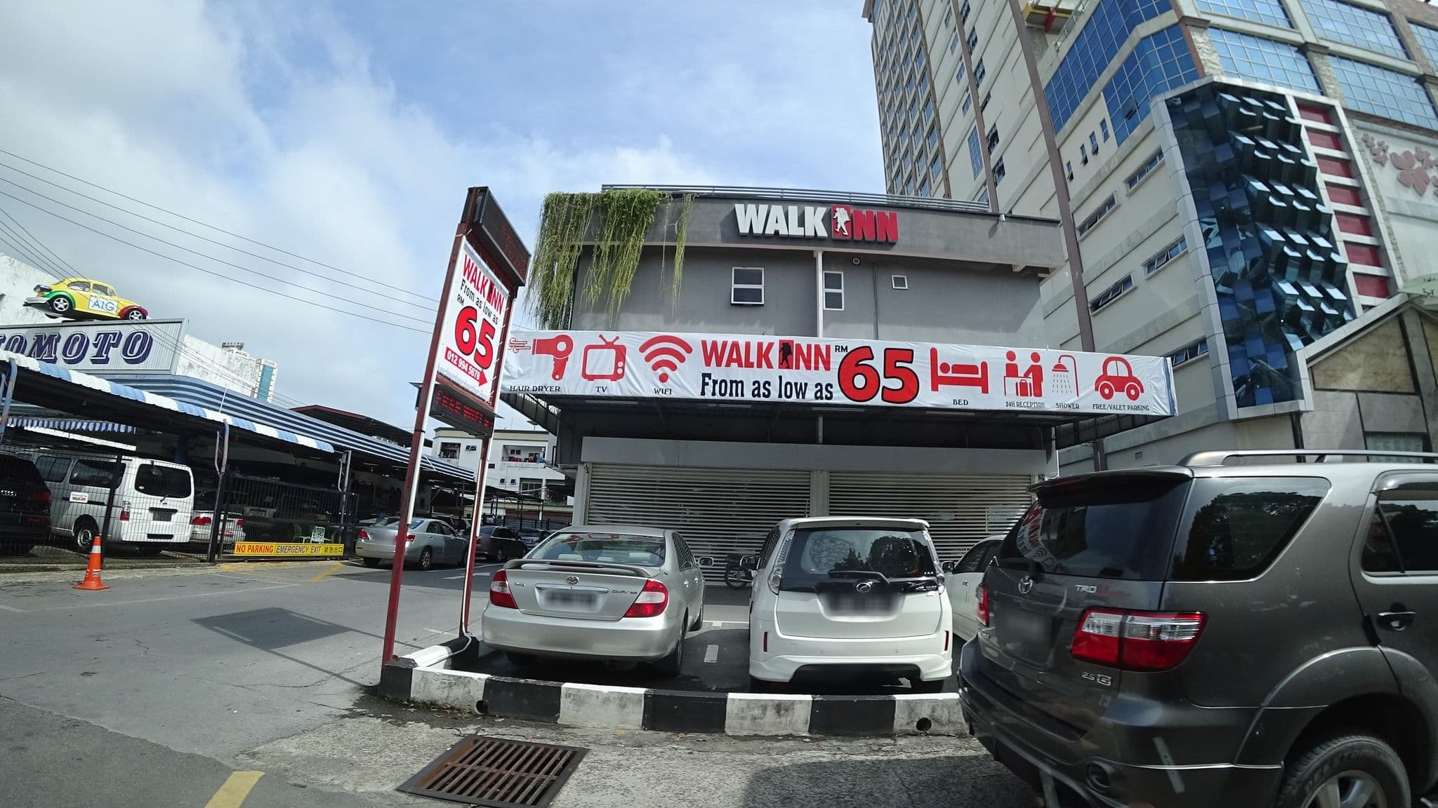 Street view near Walk Inn, Miri
