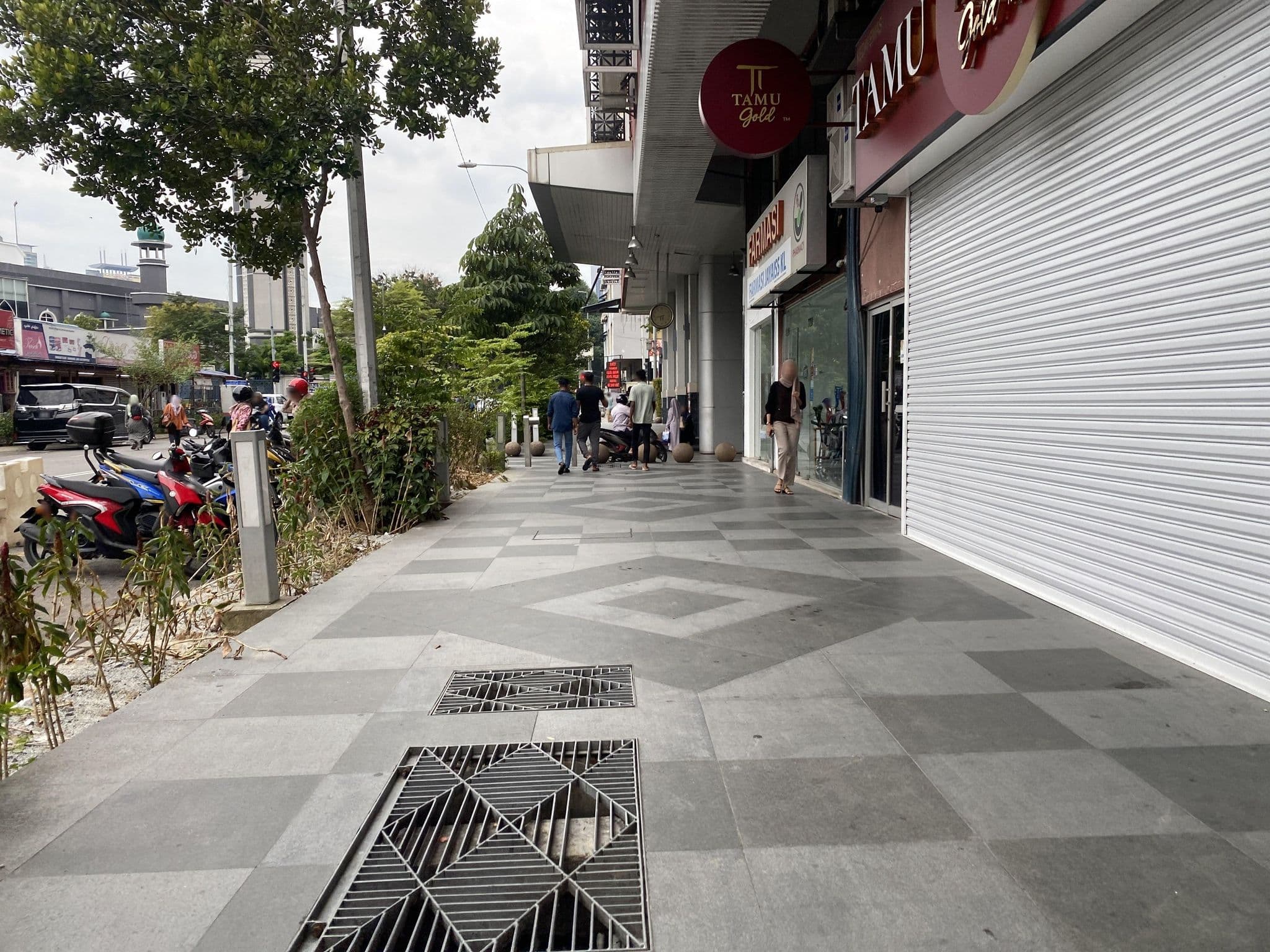 Street view near TAMU Hotel & Suites, Kampung Baru — © rayth (CC BY-SA · Mapillary)