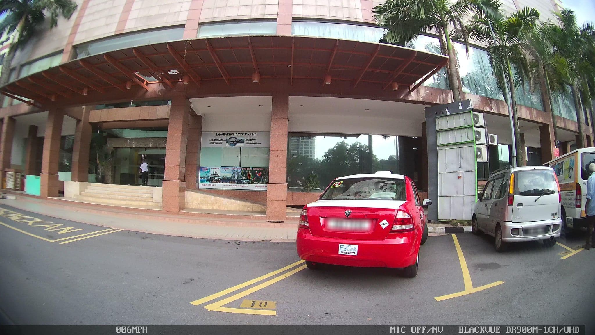 Street view near Steg Hotel, Kampung Baru — © kaart_3 (CC BY-SA · Mapillary)