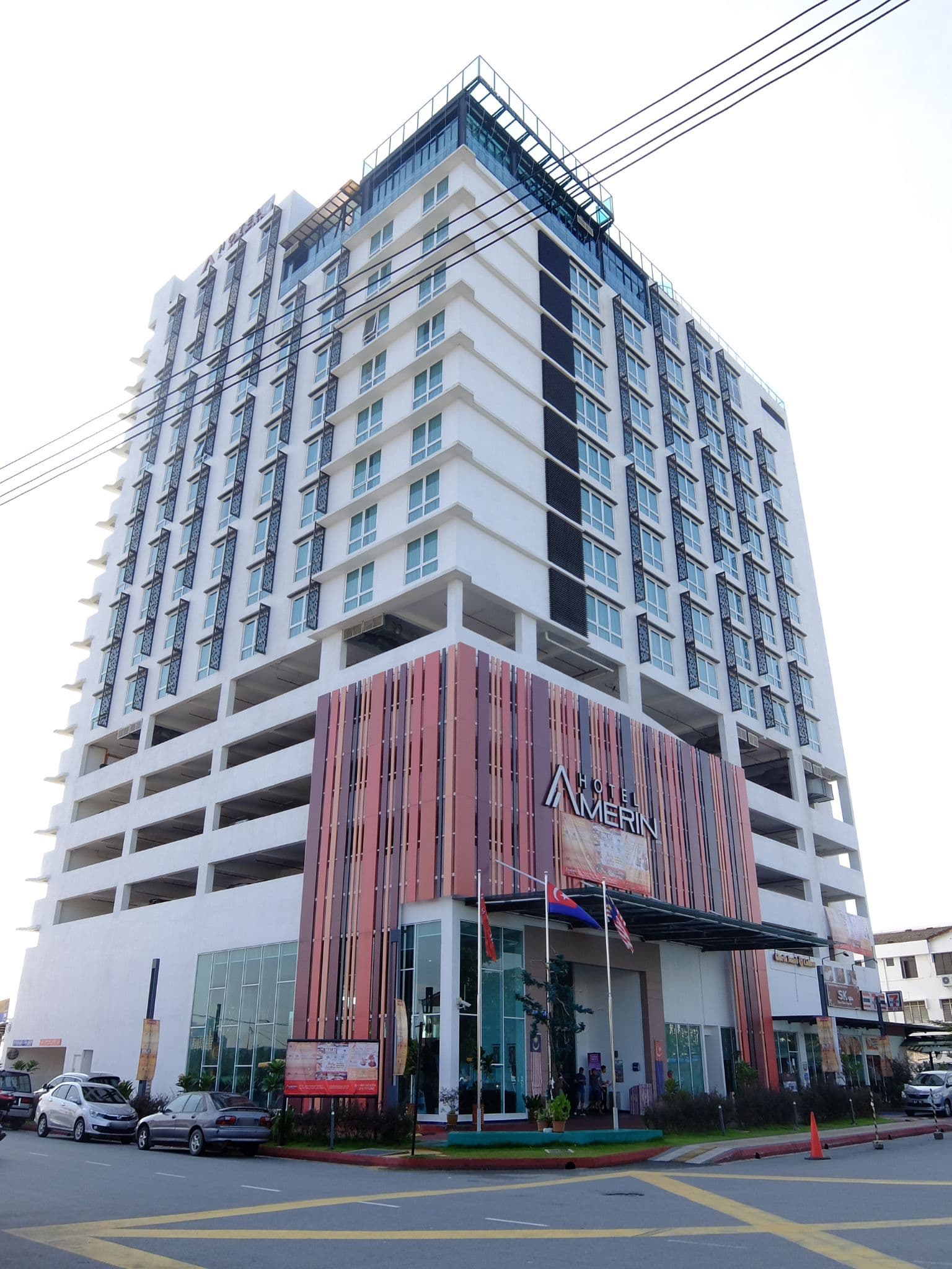 Amerin Hotel (via Wikimedia Commons, CC BY-SA 4.0)