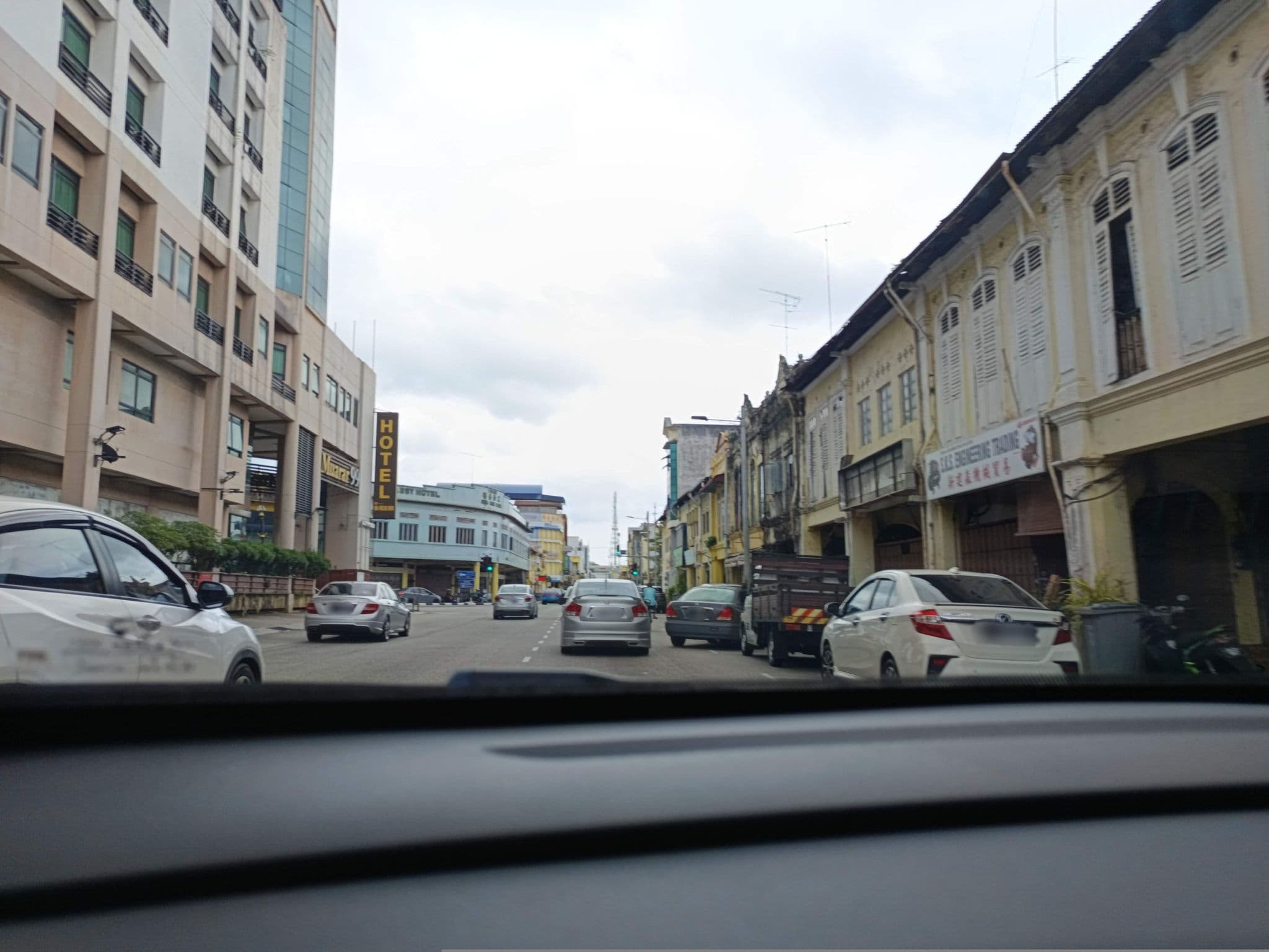 Street view near Muarar 99 Hotel, Muar — © YikQin (CC BY-SA · Mapillary)